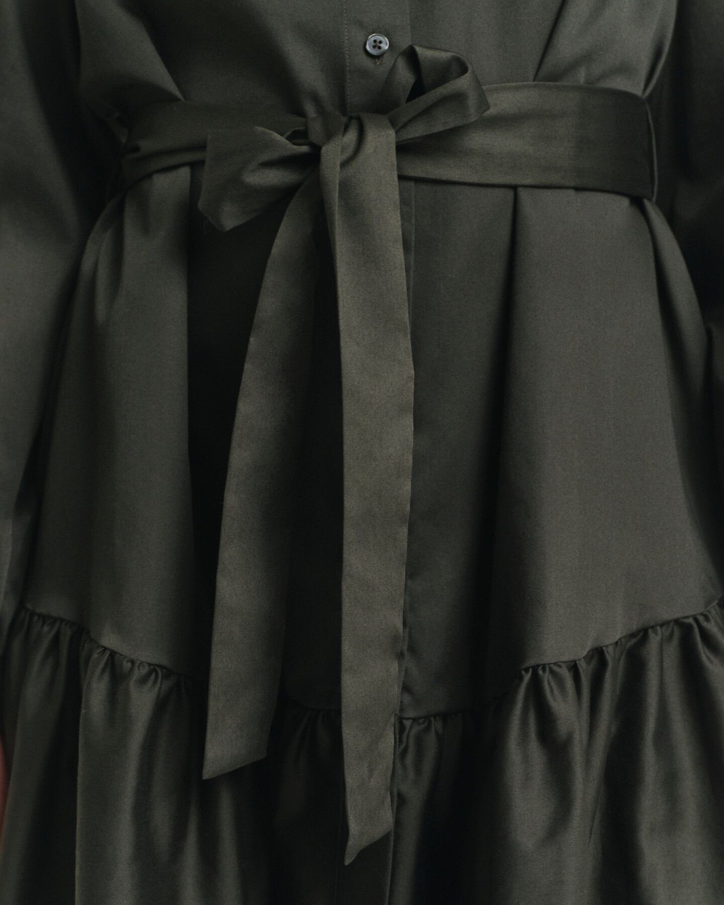 Kjole i bomuldssatin med lange ærmer