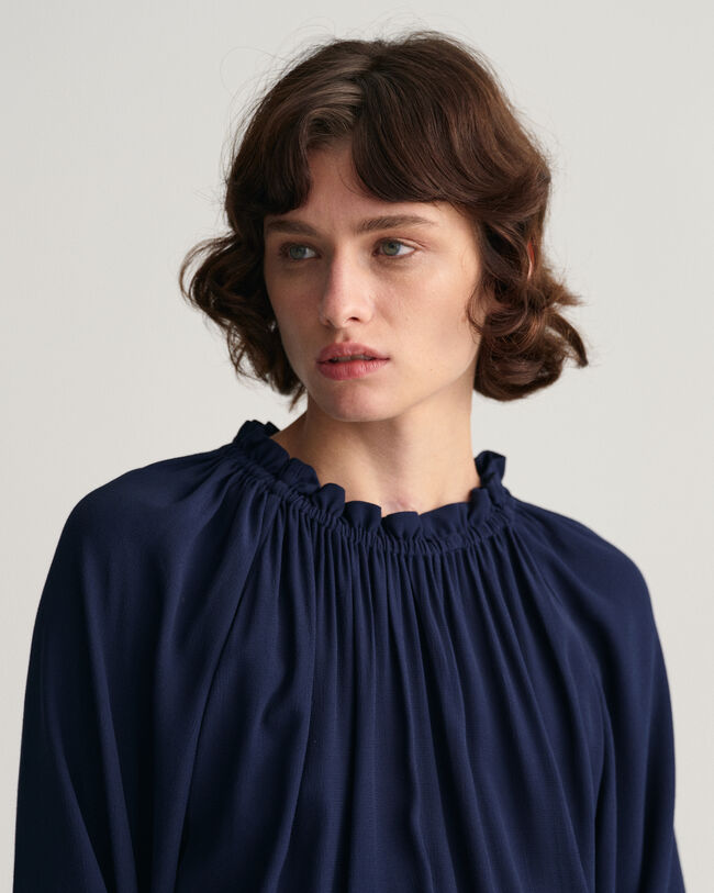 Kjole med bådudskæring