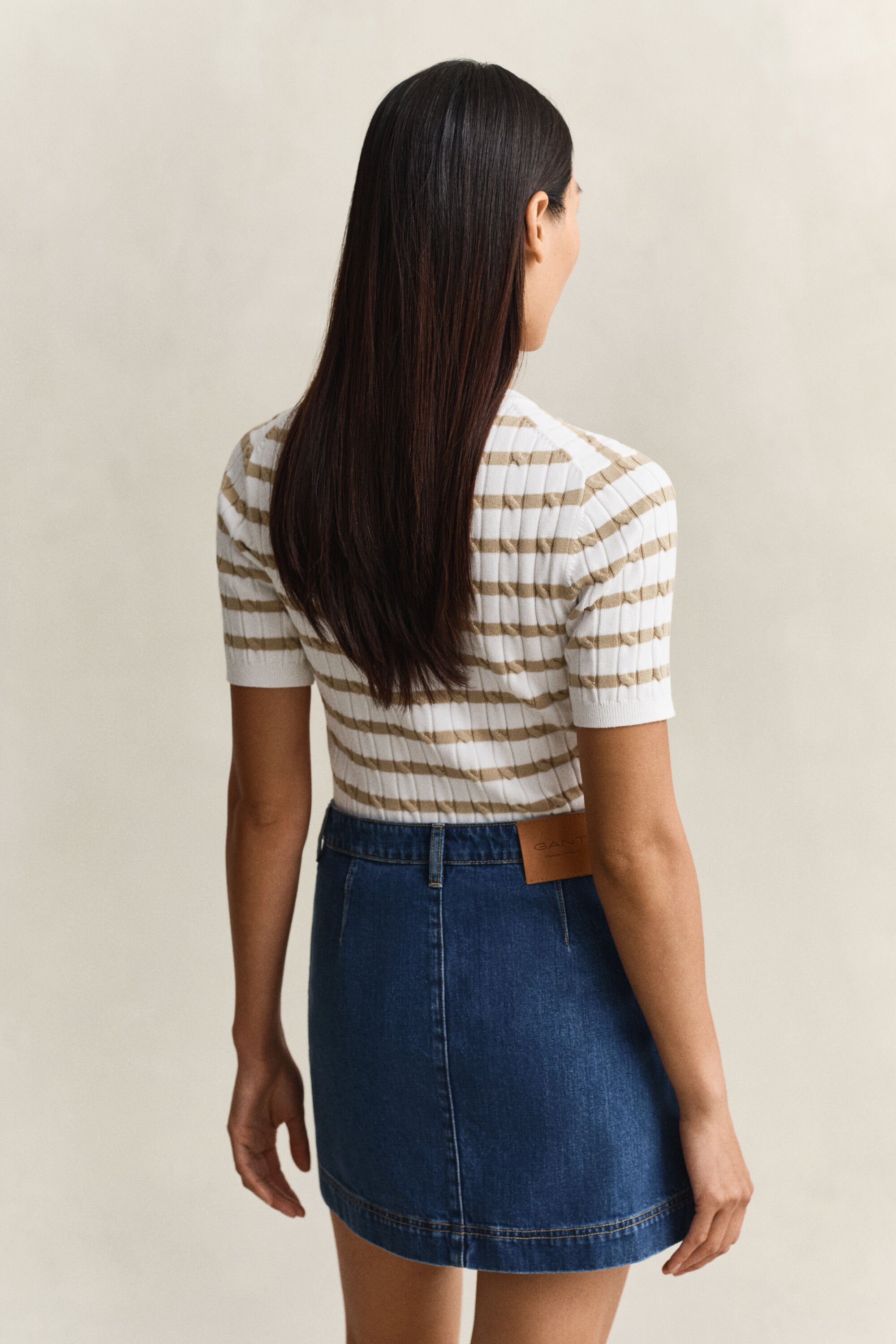 Kabelstrikket sweater med striber og korte ærmer