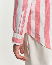 Regular fit kraftigt stribet skjorte af bomuldshør