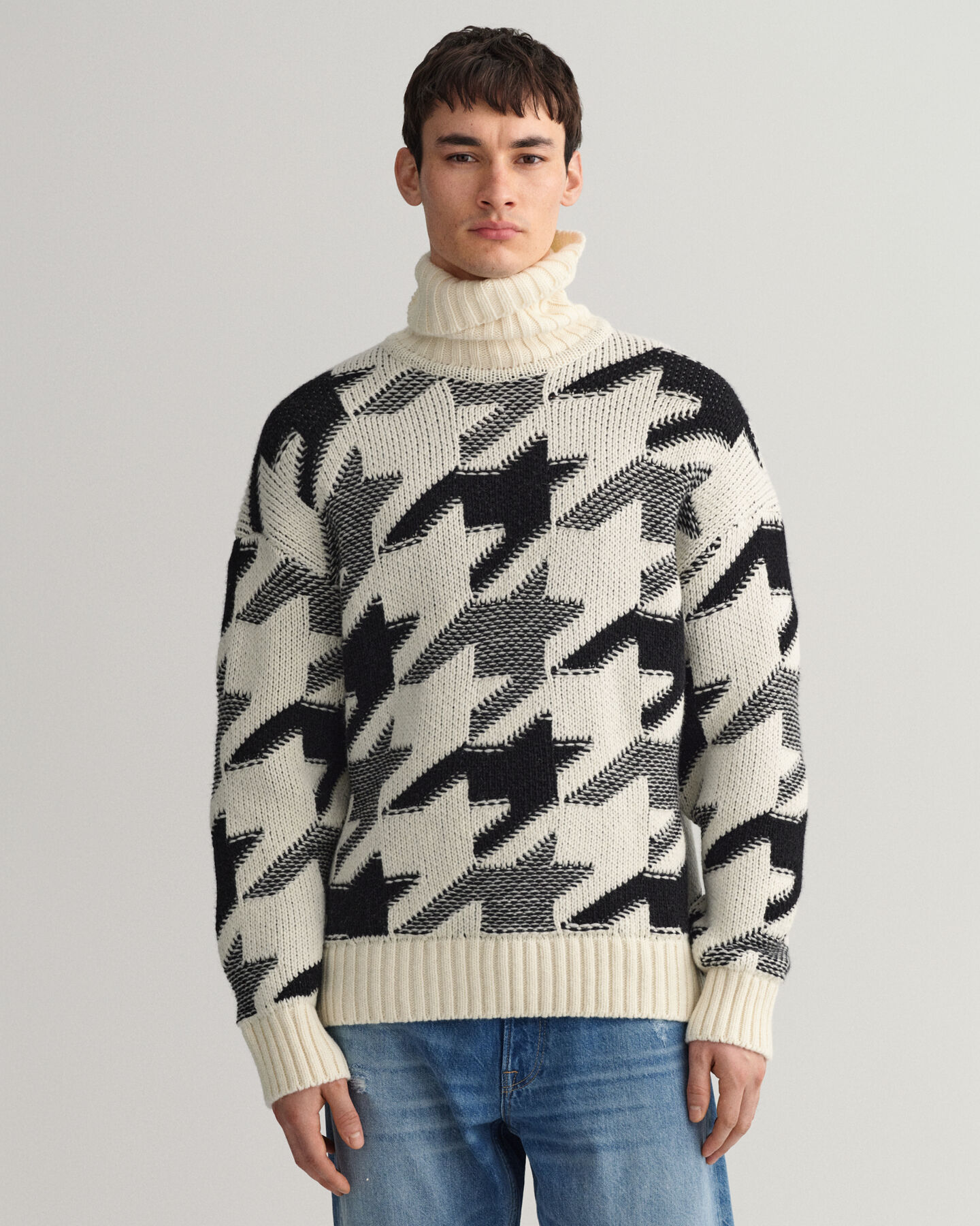 Houndstooth sweater med rullekrave