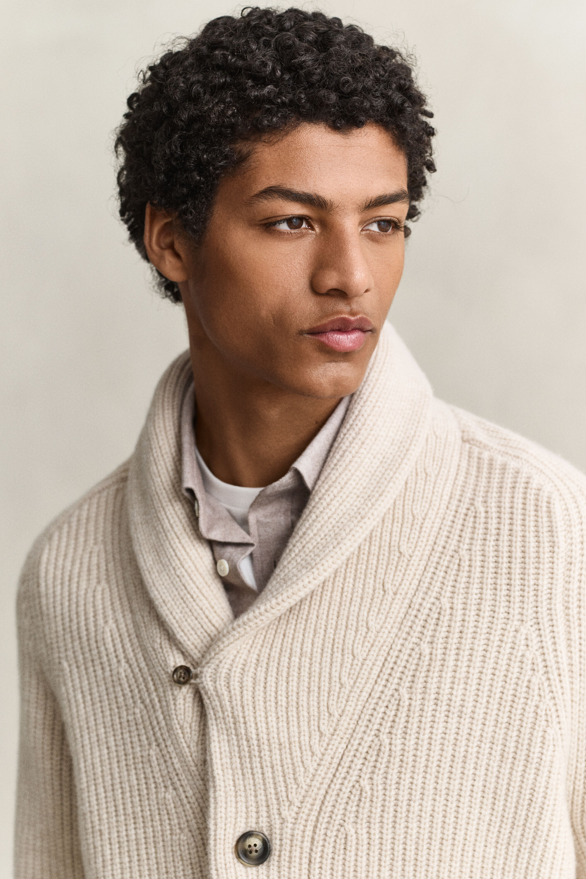Ribstrikket cardigan i uldblanding