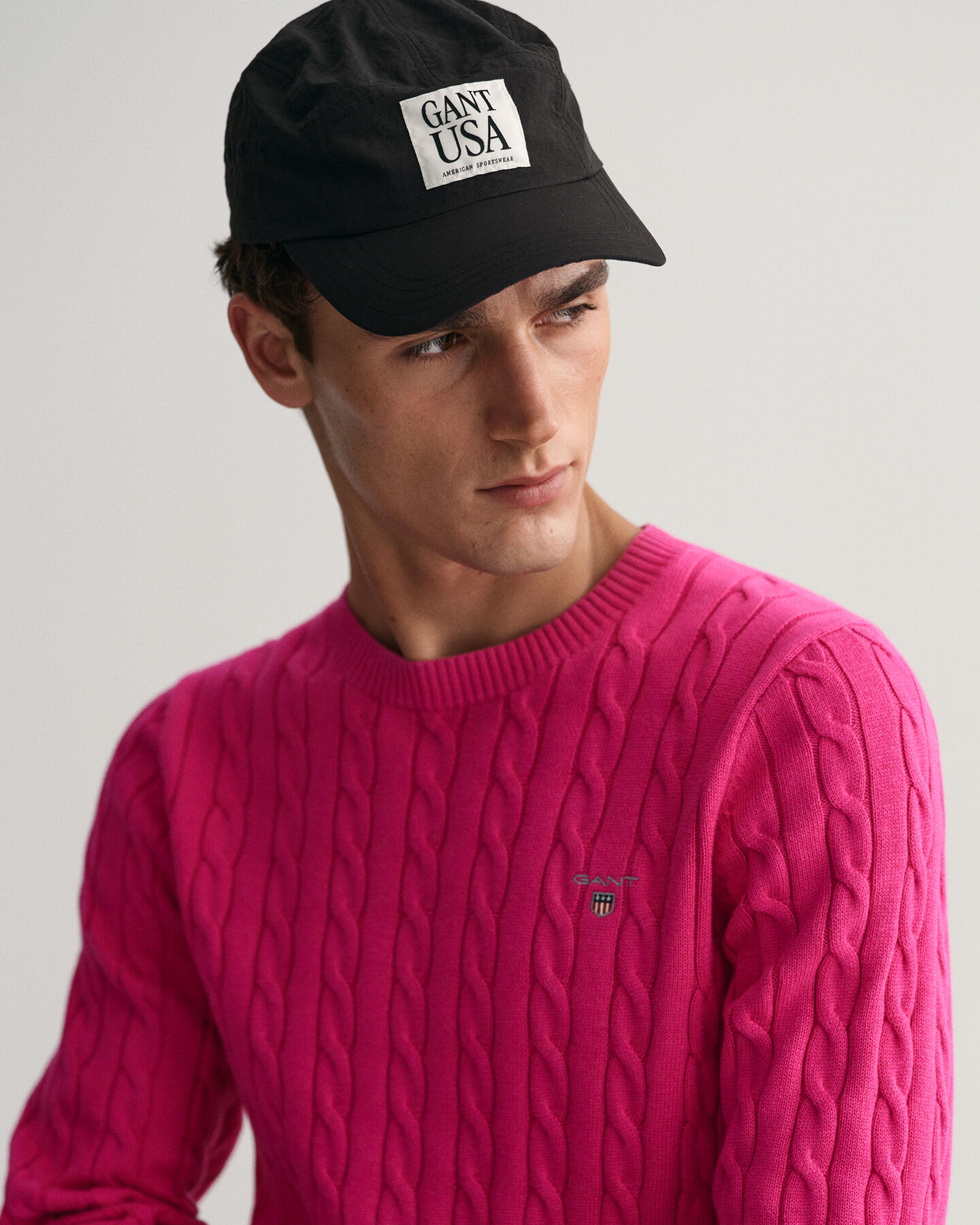 Crewneck sweater af bomuld med kabelstrik