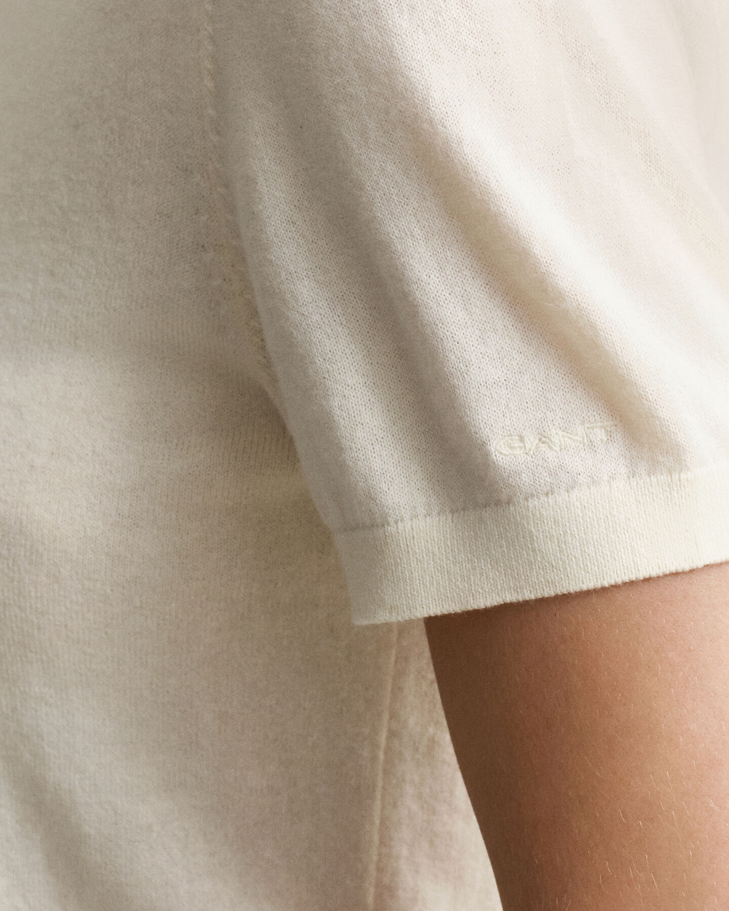 Let kortærmet sweater med crewneck