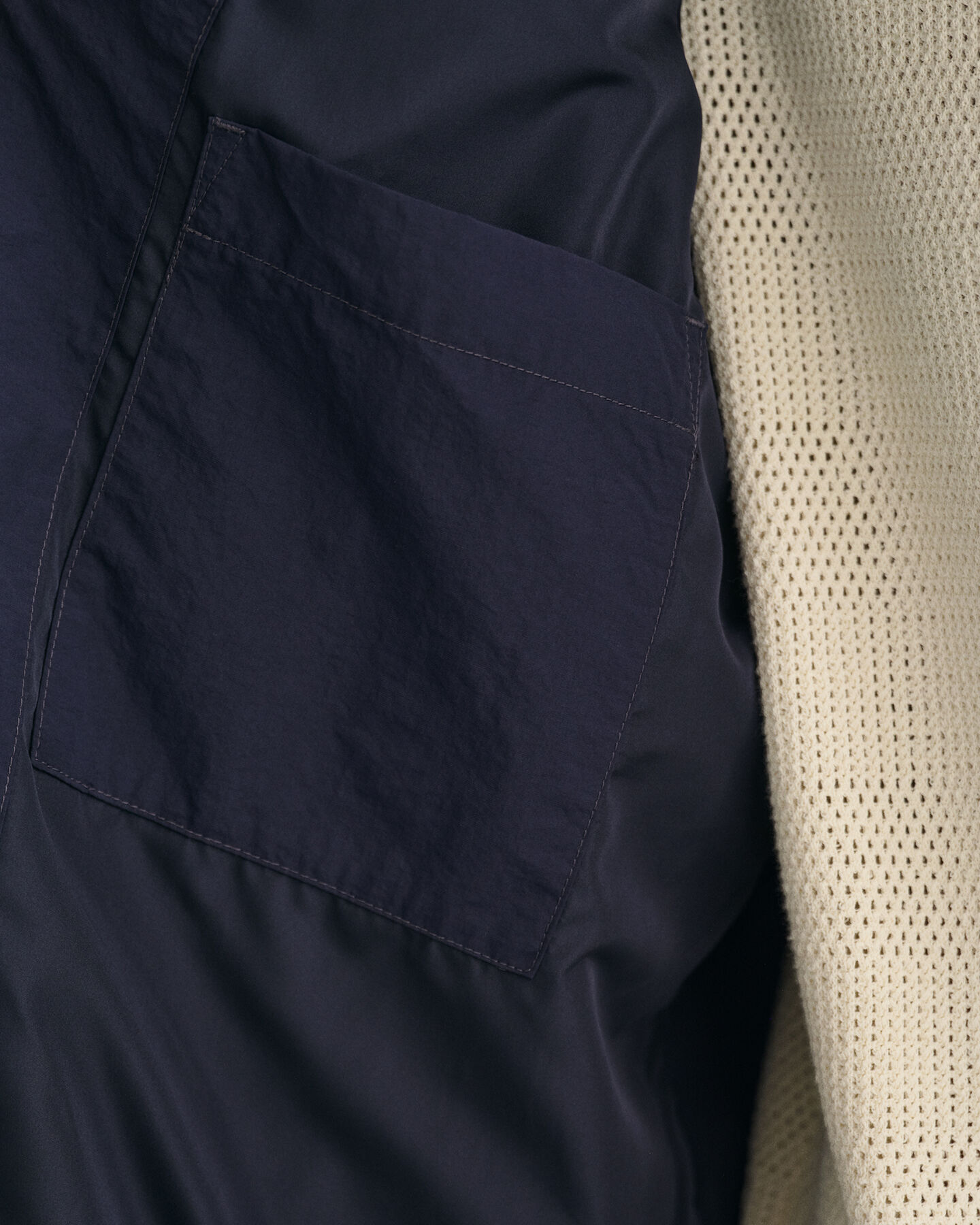 Let jakke med hætte