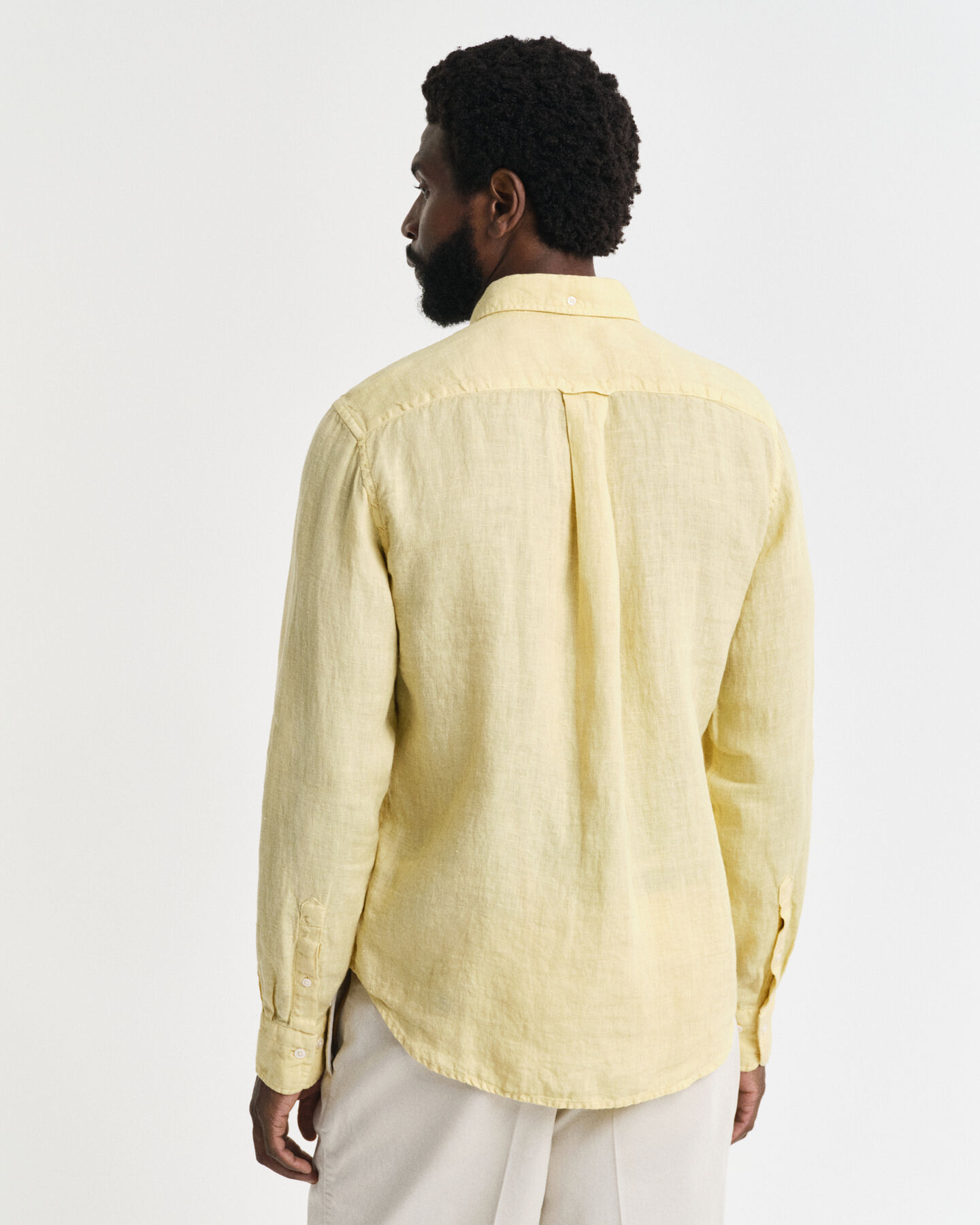Regular fit garment-dyed hørskjorte