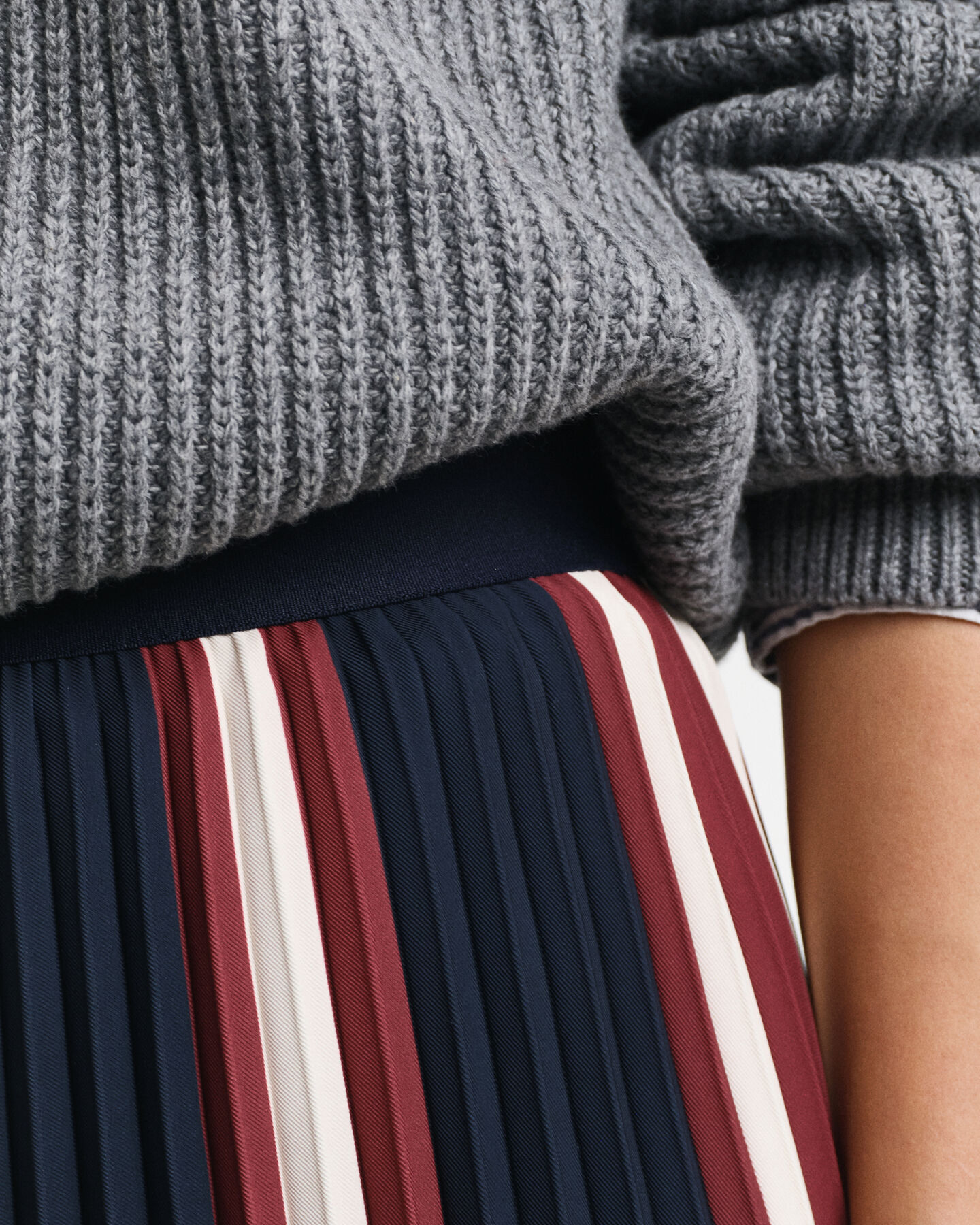 Plisseret stribet nederdel