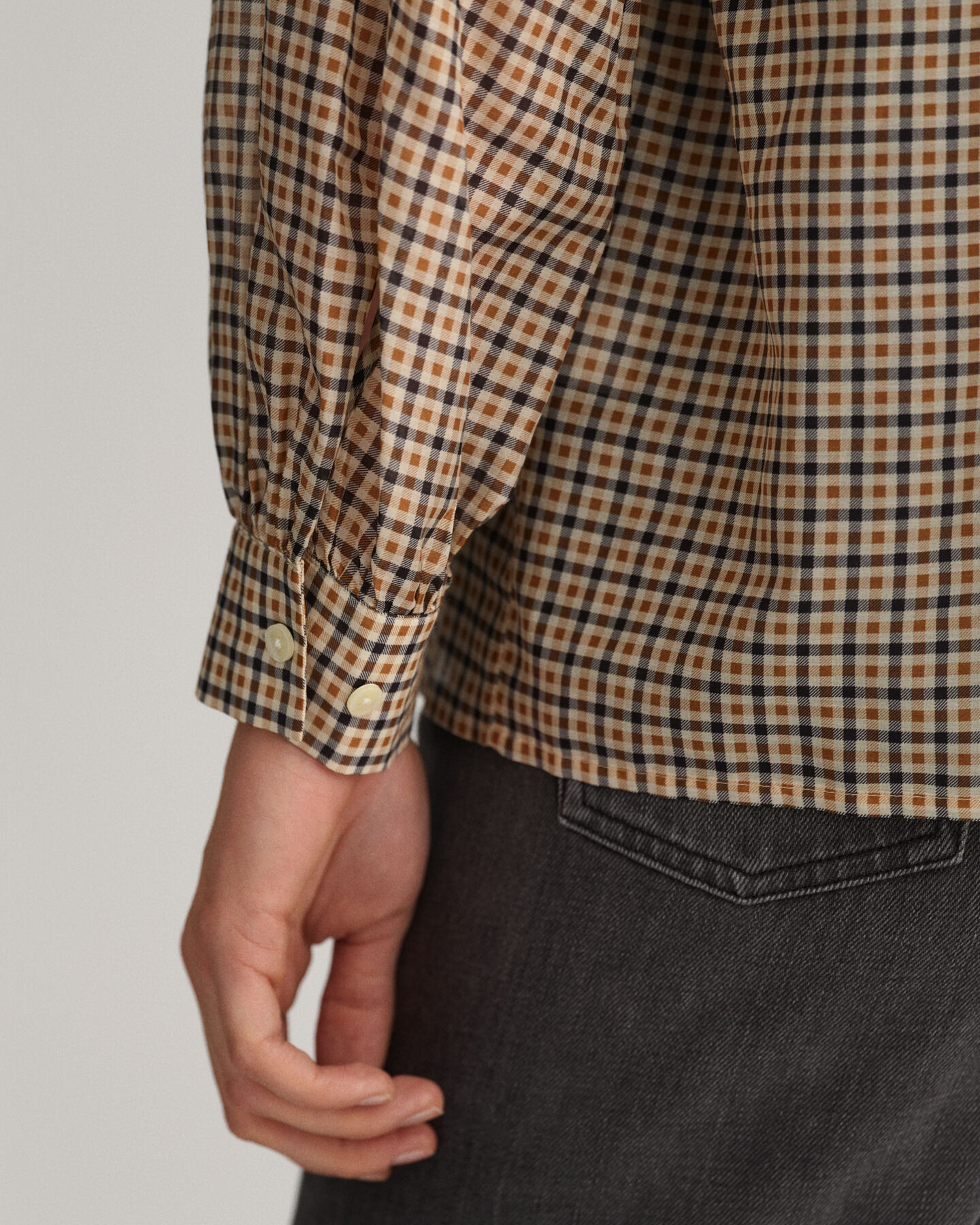 Ternet bluse af bomuld og silke