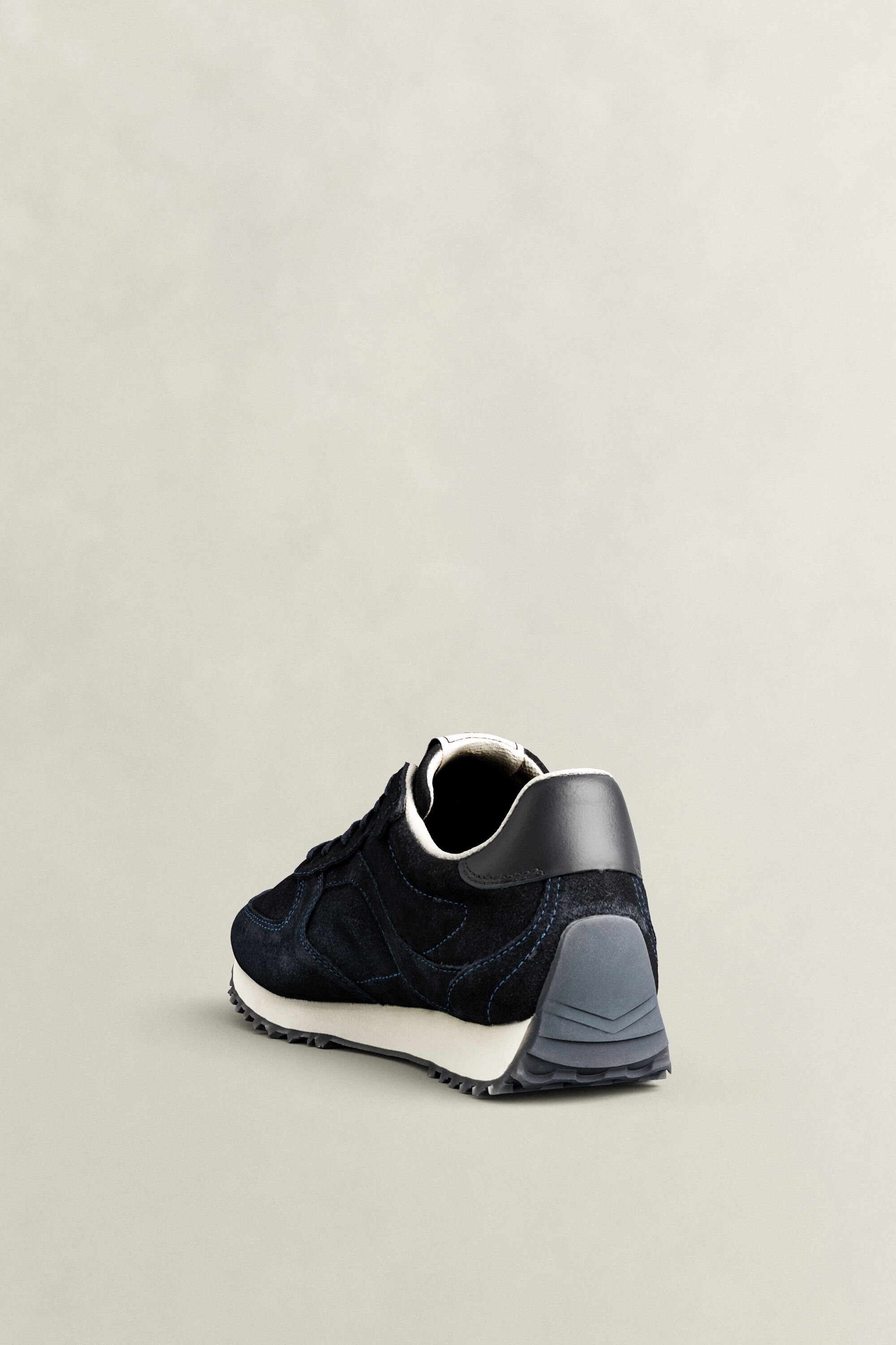 Beja sneakers i ruskind