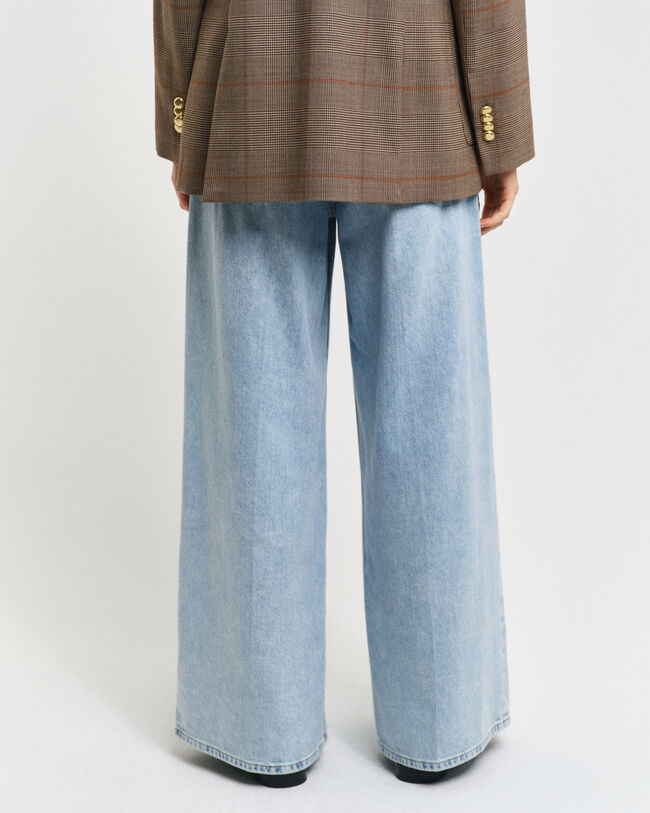 Jeans med pressefolder og brede ben