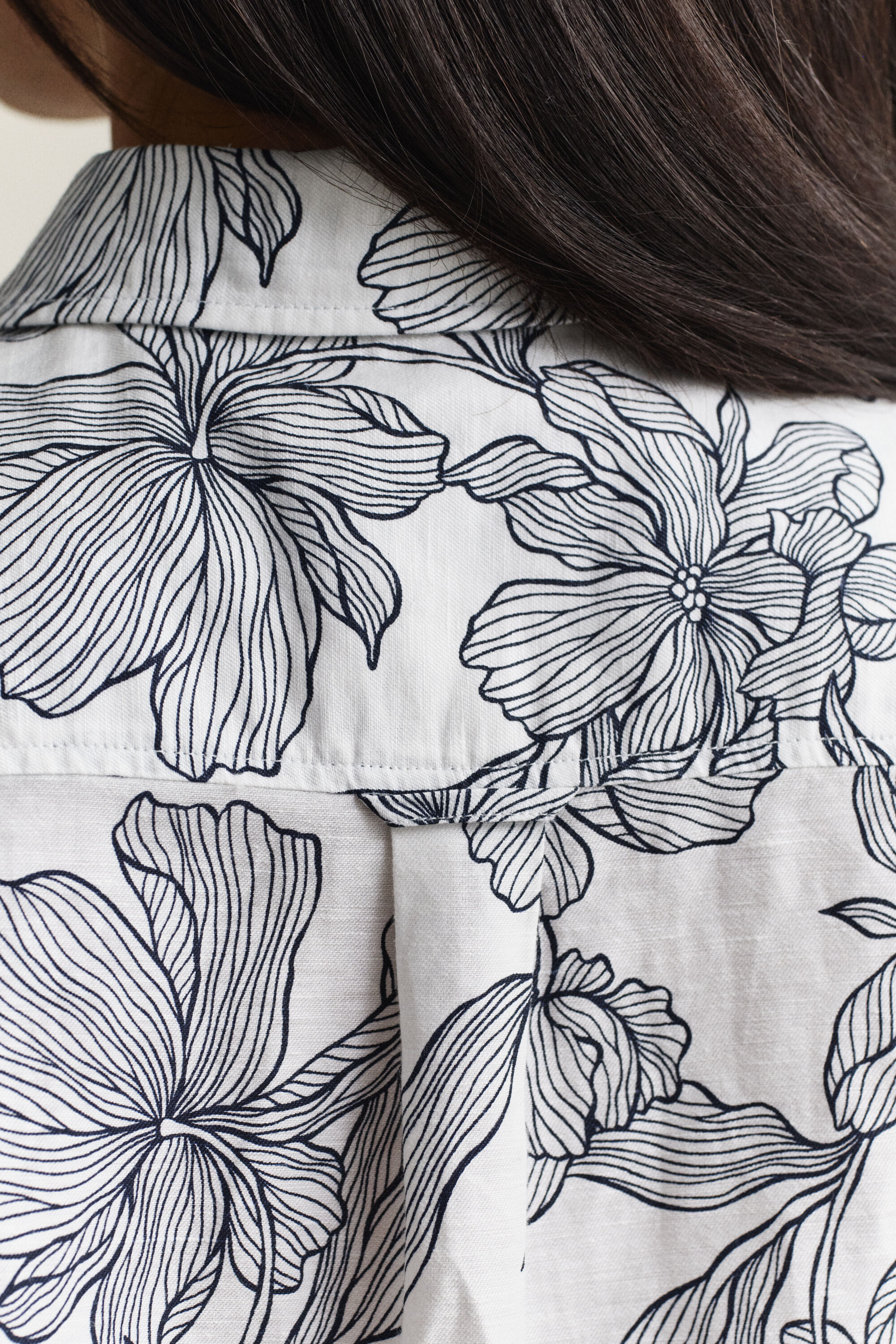 Blomstret hørskjorte