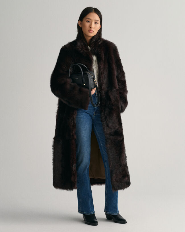 Lang lammeskindsfrakke