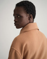 H&aring;ndsyet frakke med b&aelig;lte