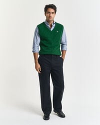 Vest af lammeuld med kabelstrik