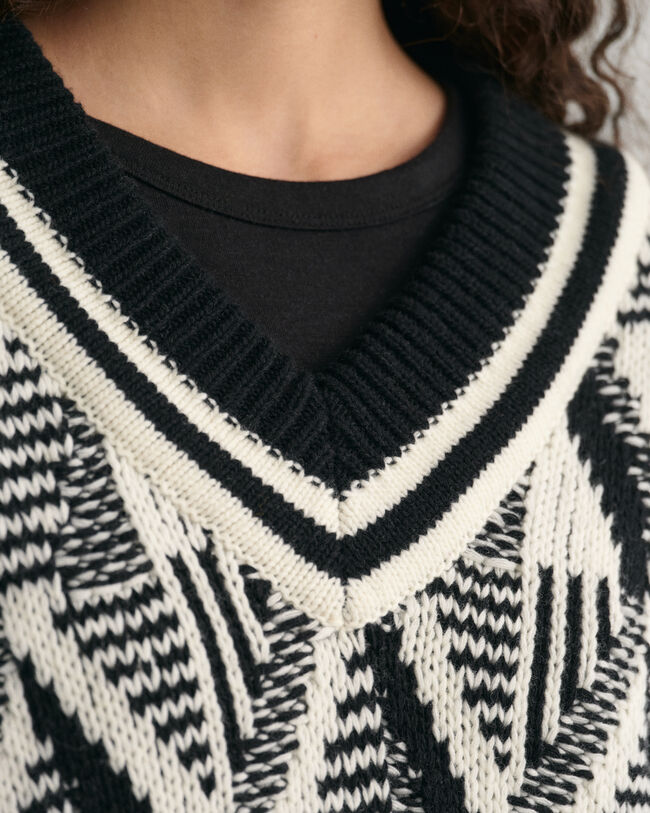 Geometric-m&oslash;nstret sweater med V-hals