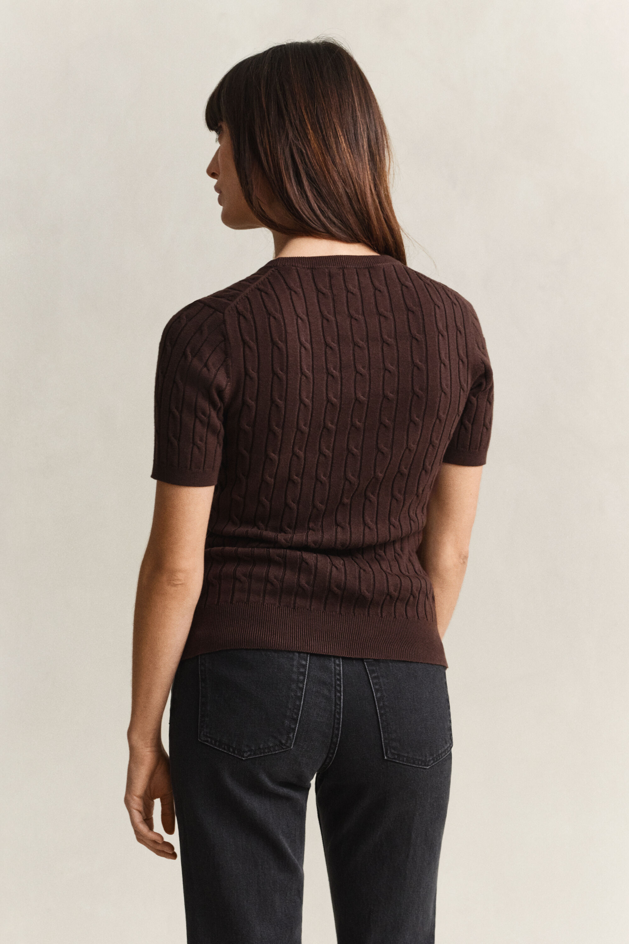 Kortærmet sweater af strækbomuld med kabelstrik
