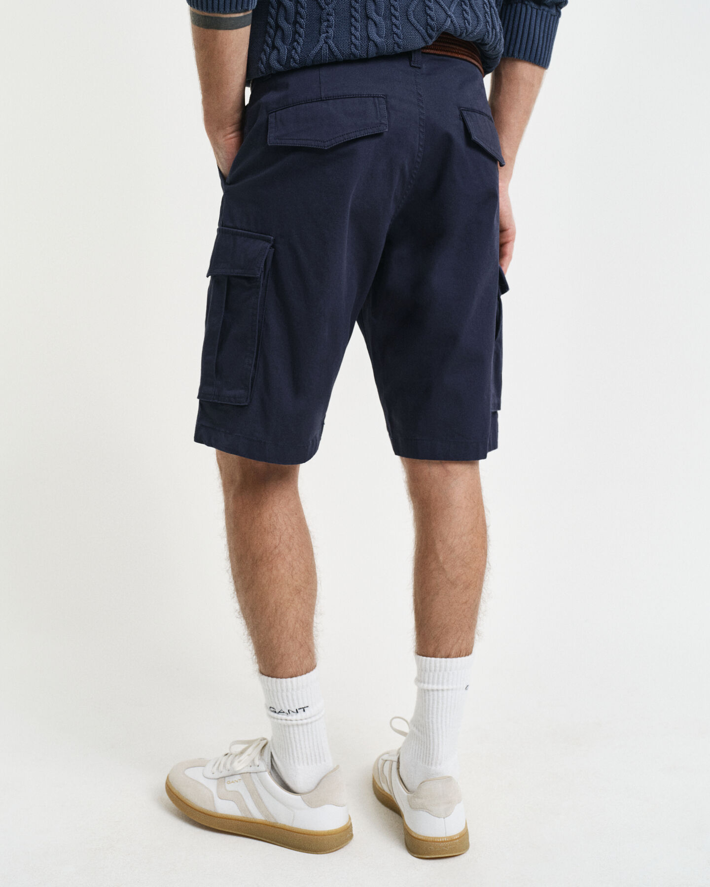 Relaxed fit cargoshorts af twill