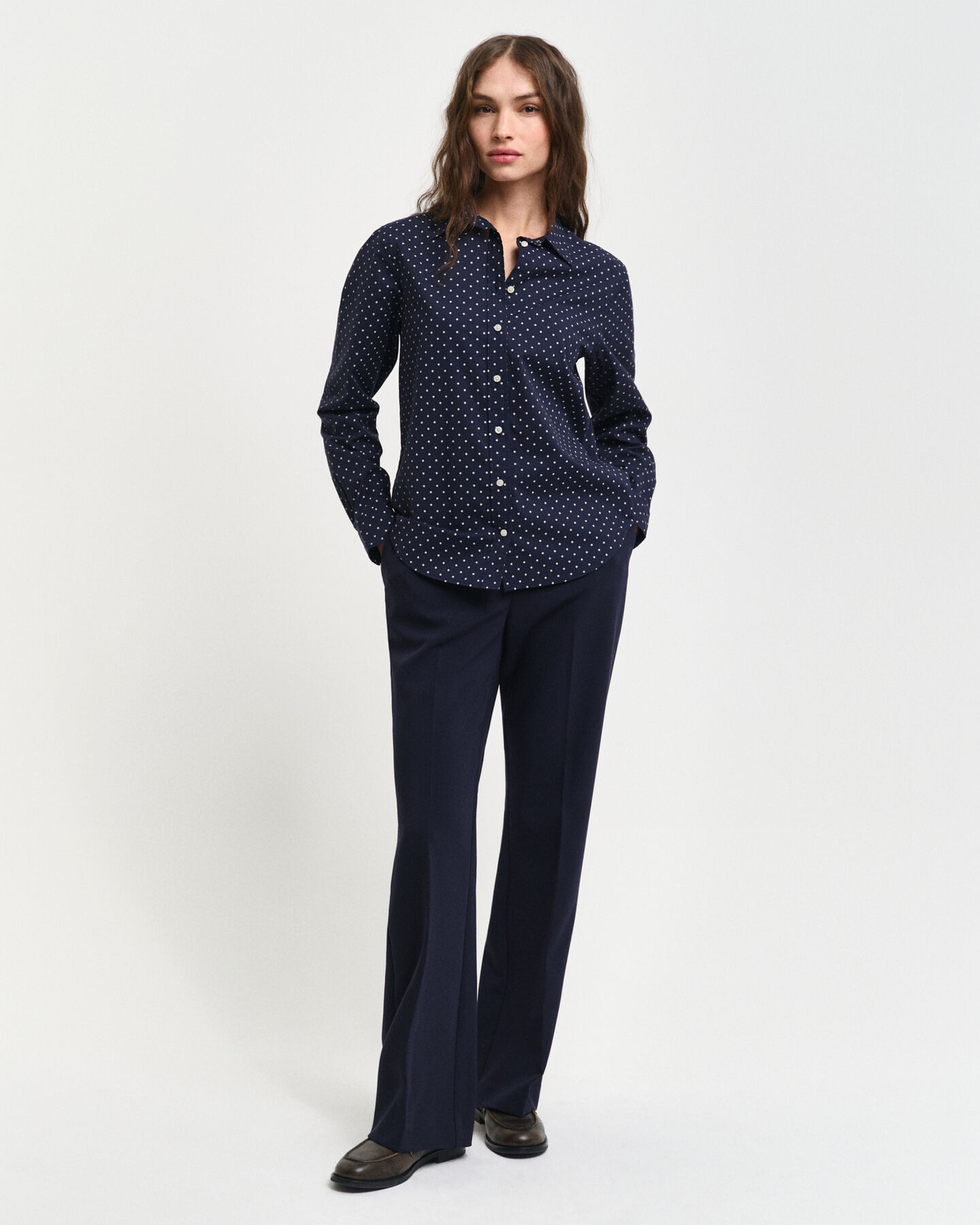 Regular fit skjorte af bomuldsvoile med prikket tryk