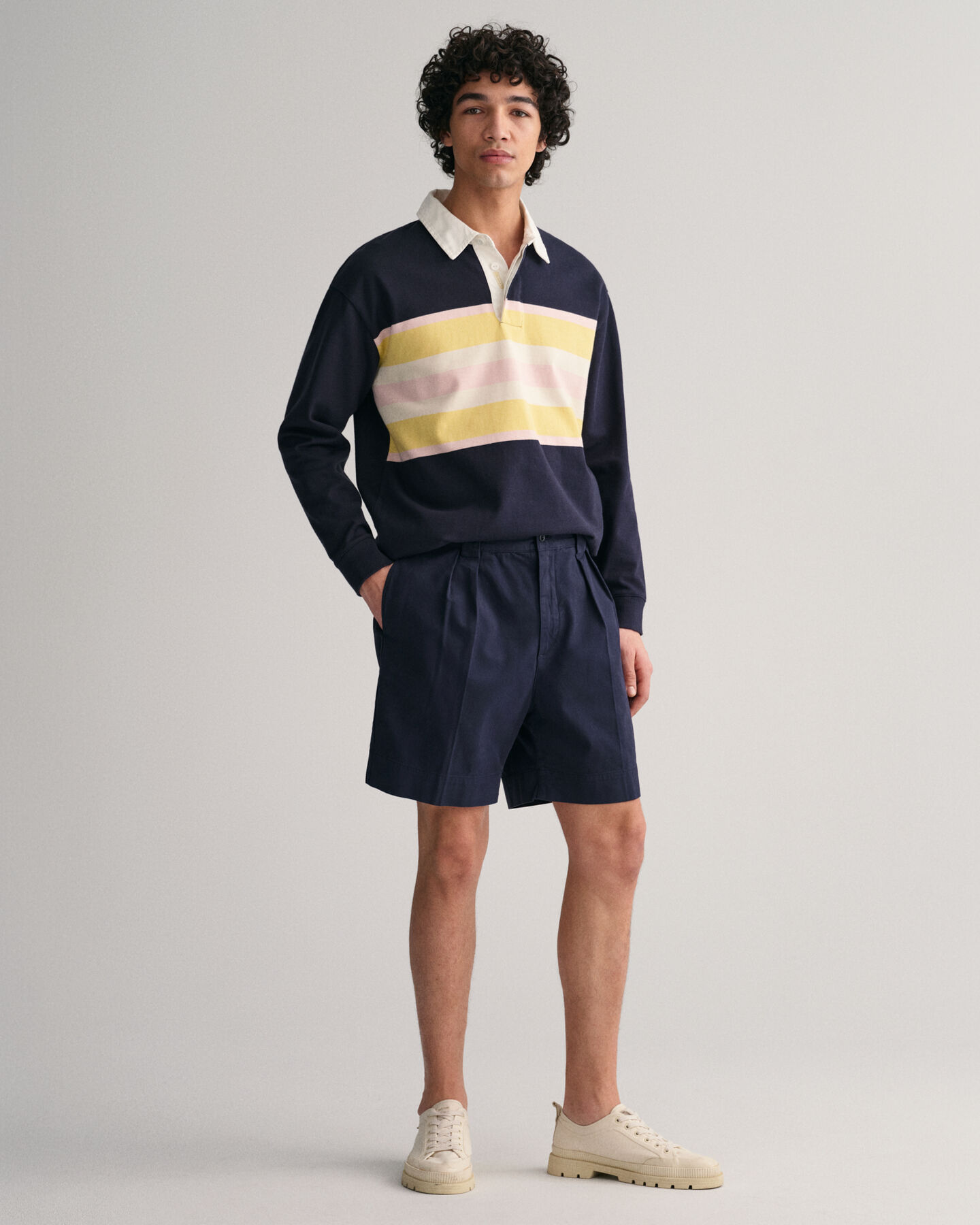 Twill chinoshorts med læg