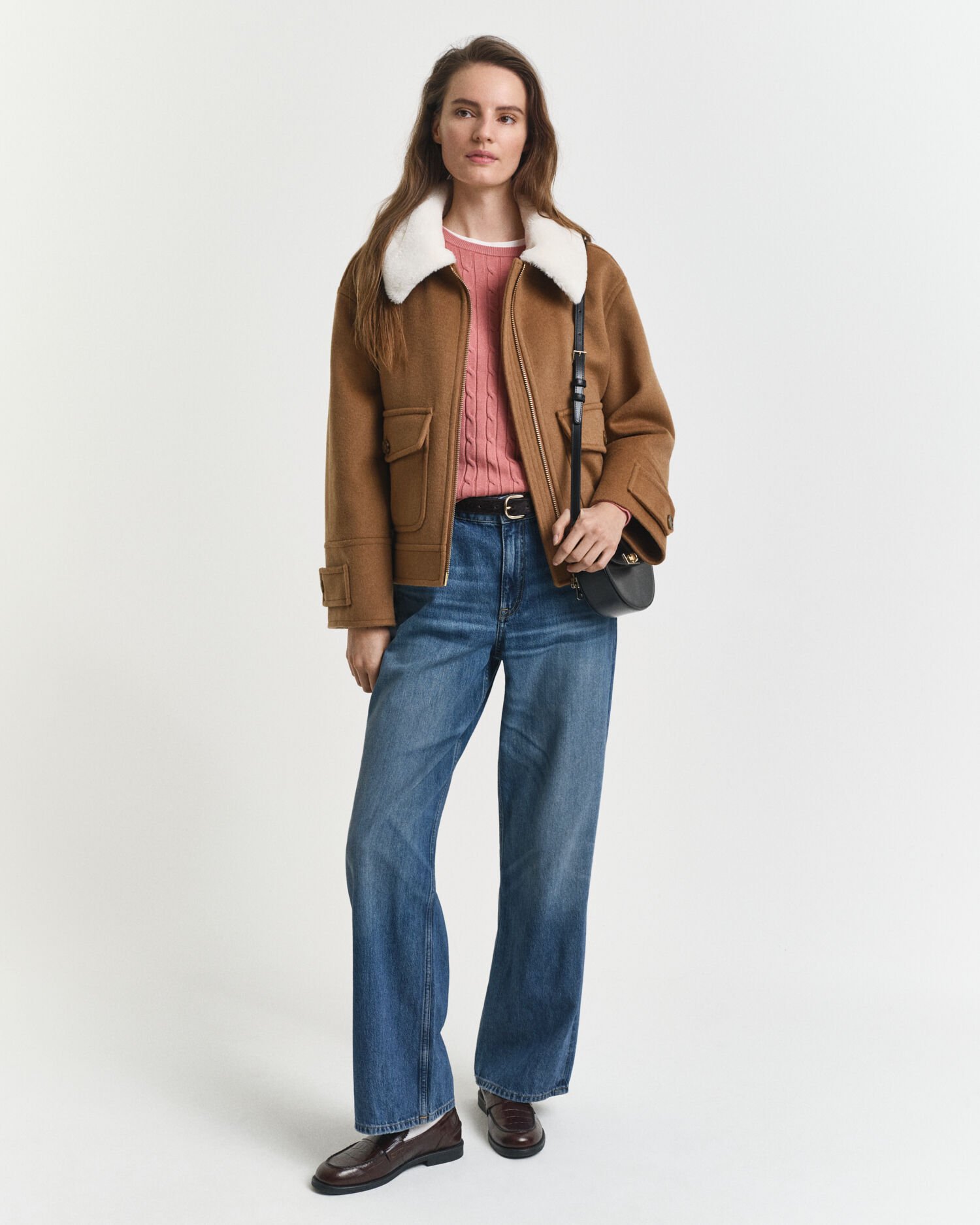 Crewneck sweater med kabelstrik