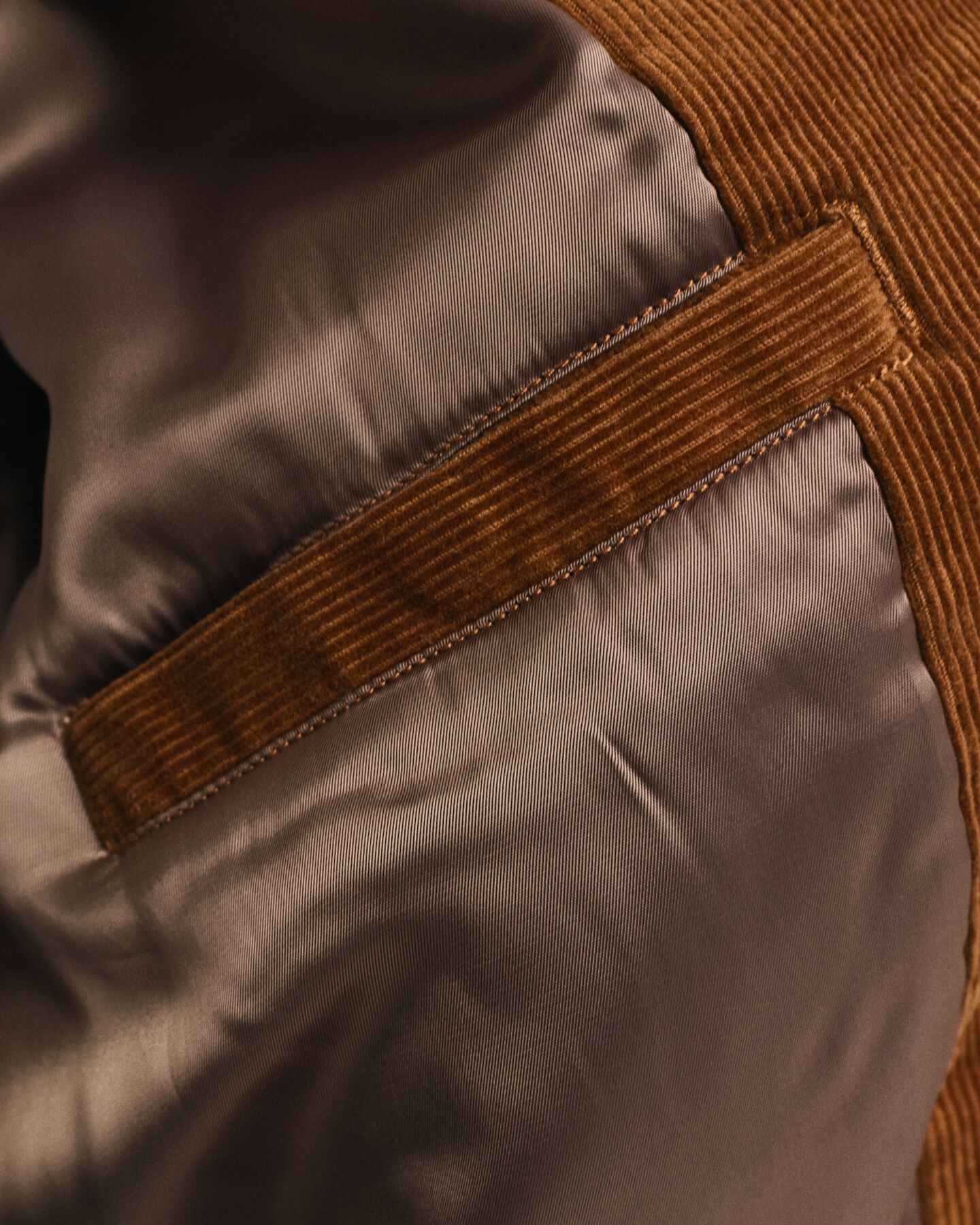 Varsity Jacket i jernbanefløjl