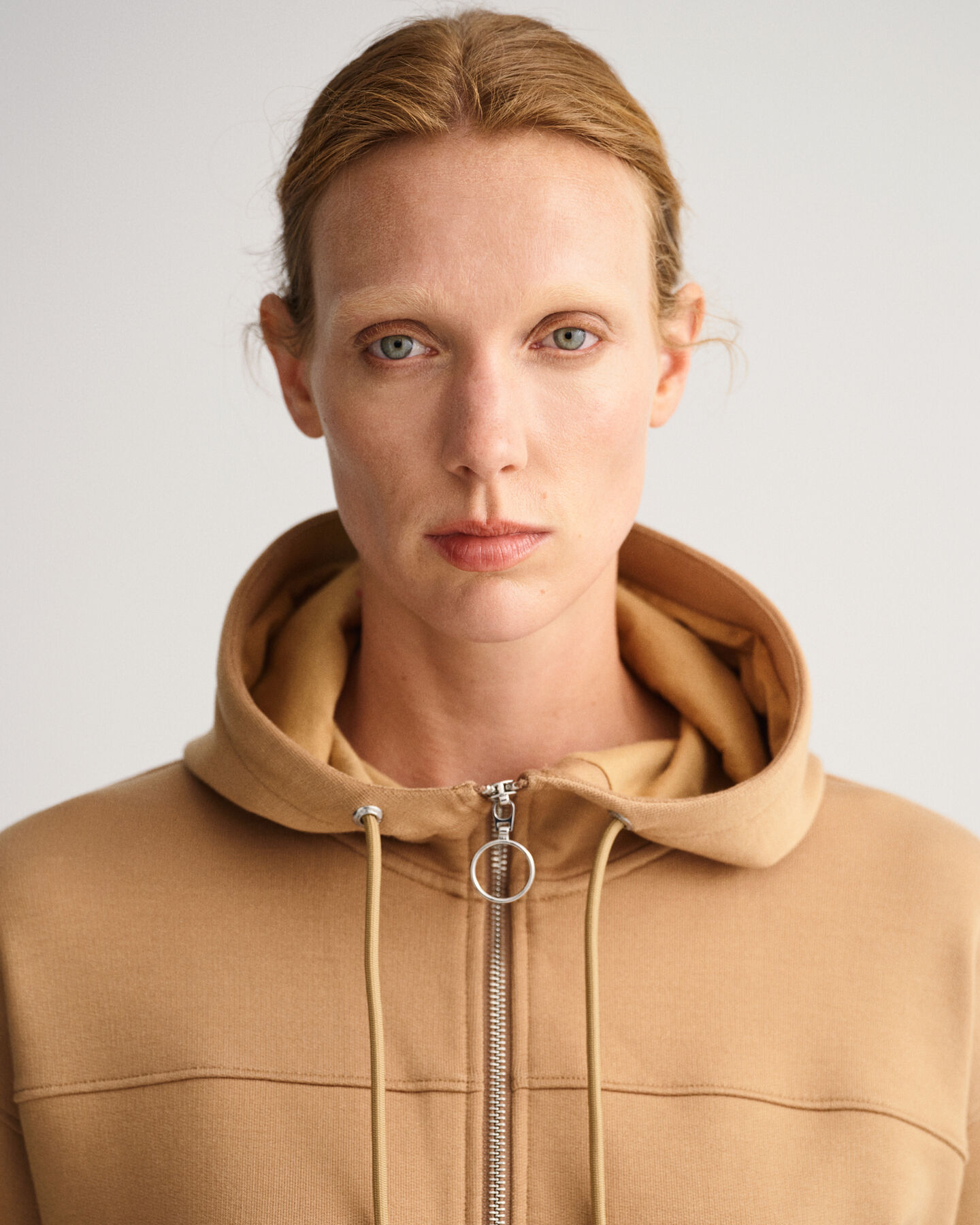 H&aelig;ttetr&oslash;je med hel lynl&aring;s