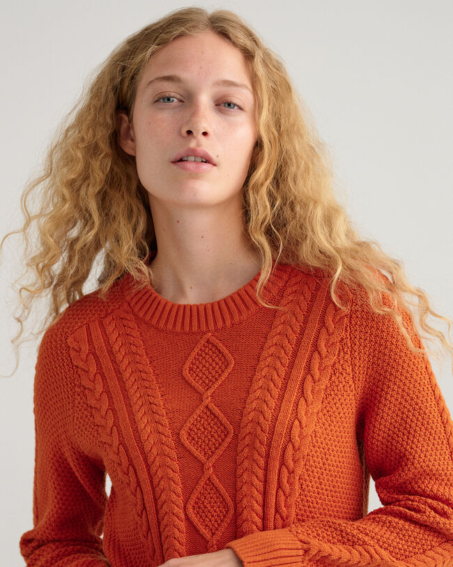 Crewneck sweater med kabelstrik