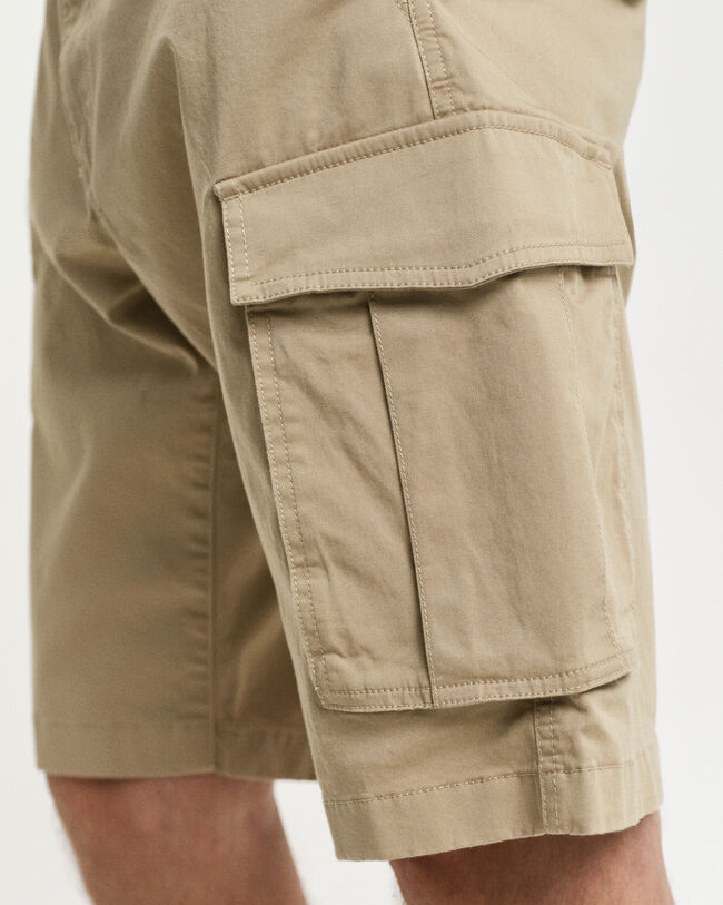 Relaxed fit cargoshorts af twill