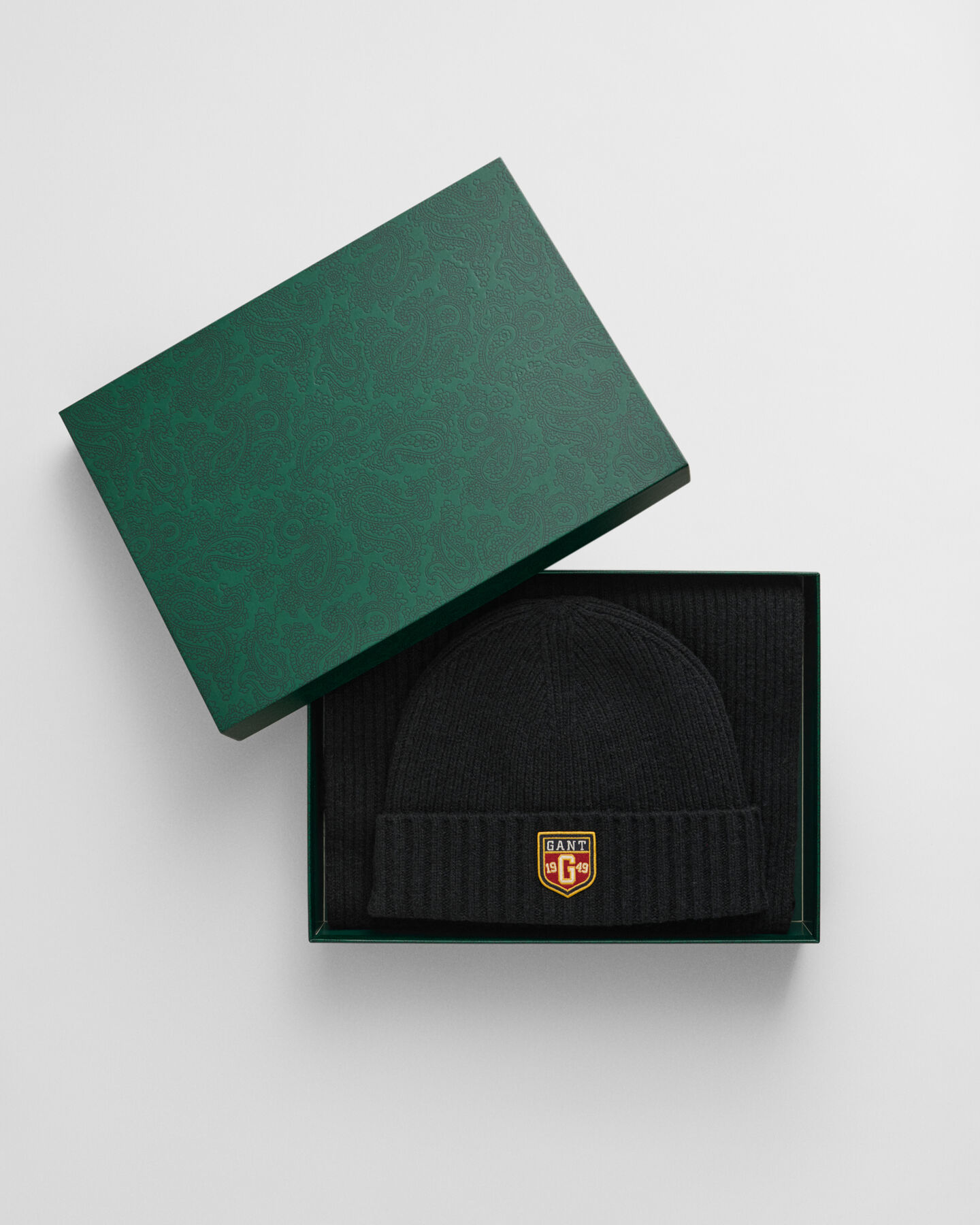 Gavesæt med beanie og halstørklæde i uld med mærke