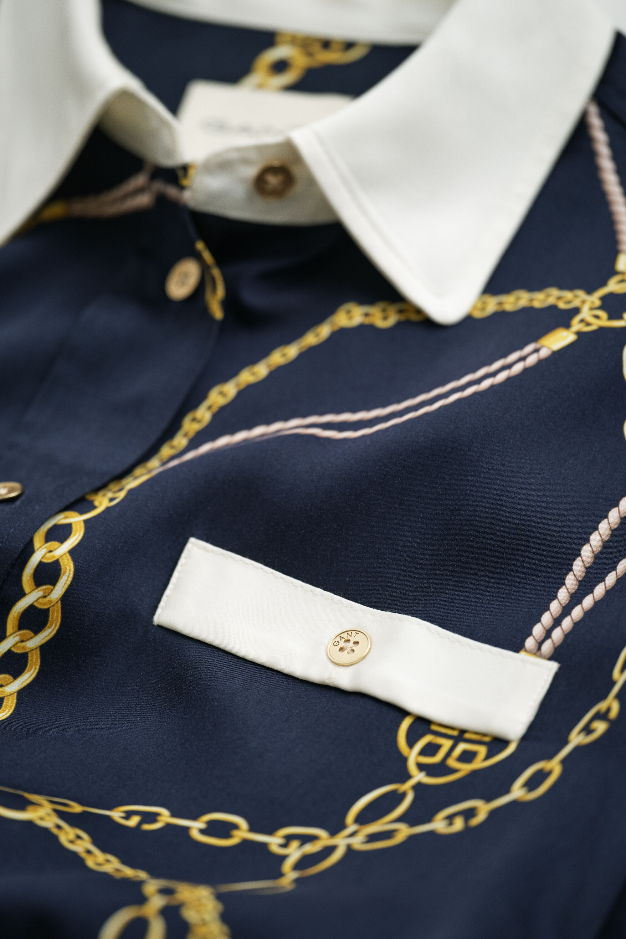 Kontrastfarvet skjortekjole