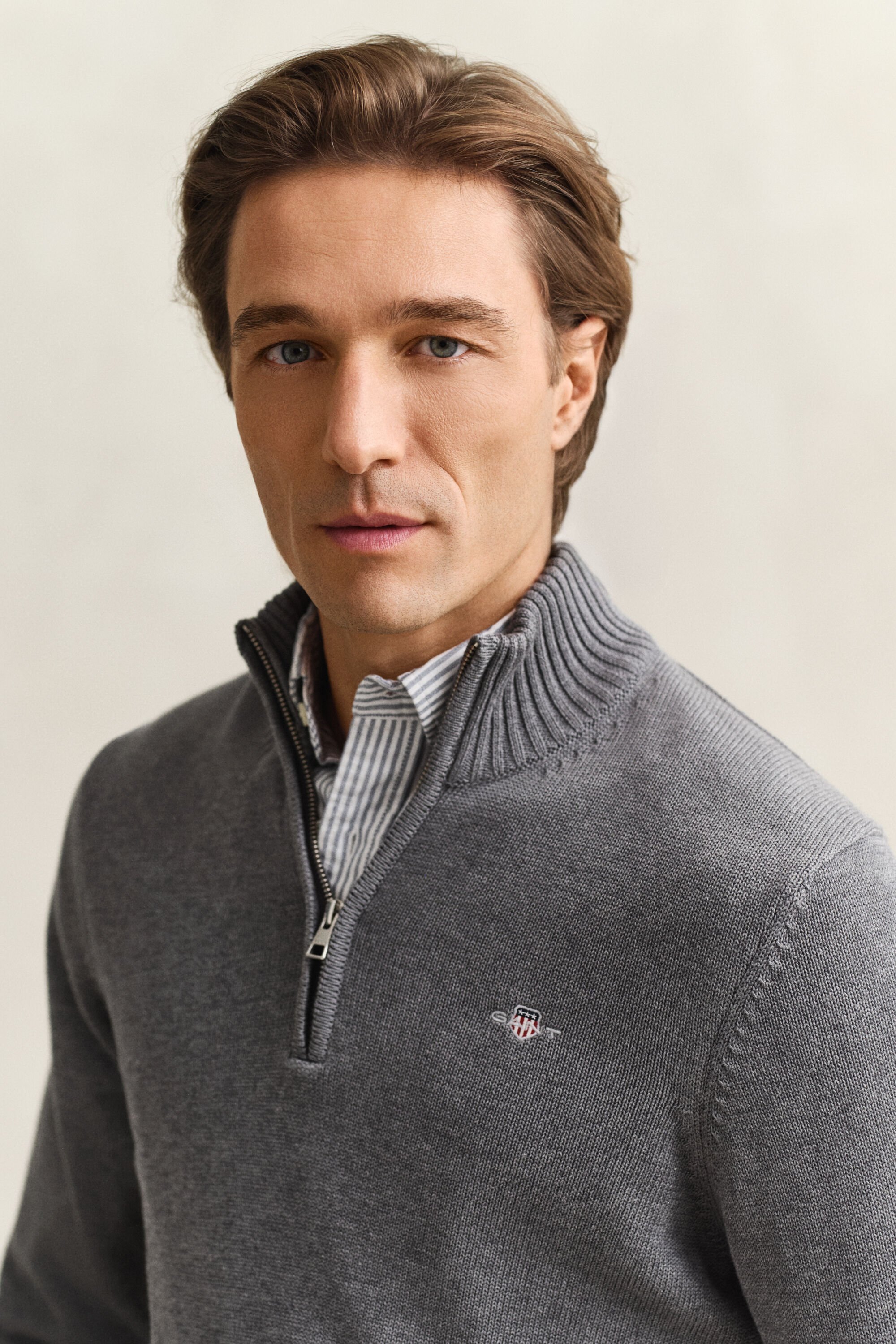 Afslappet sweater i bomuld med halv lynlås