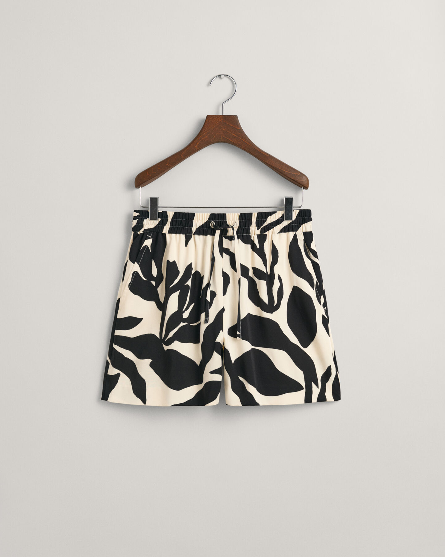 Relaxed fit Palm Print pull-on shorts