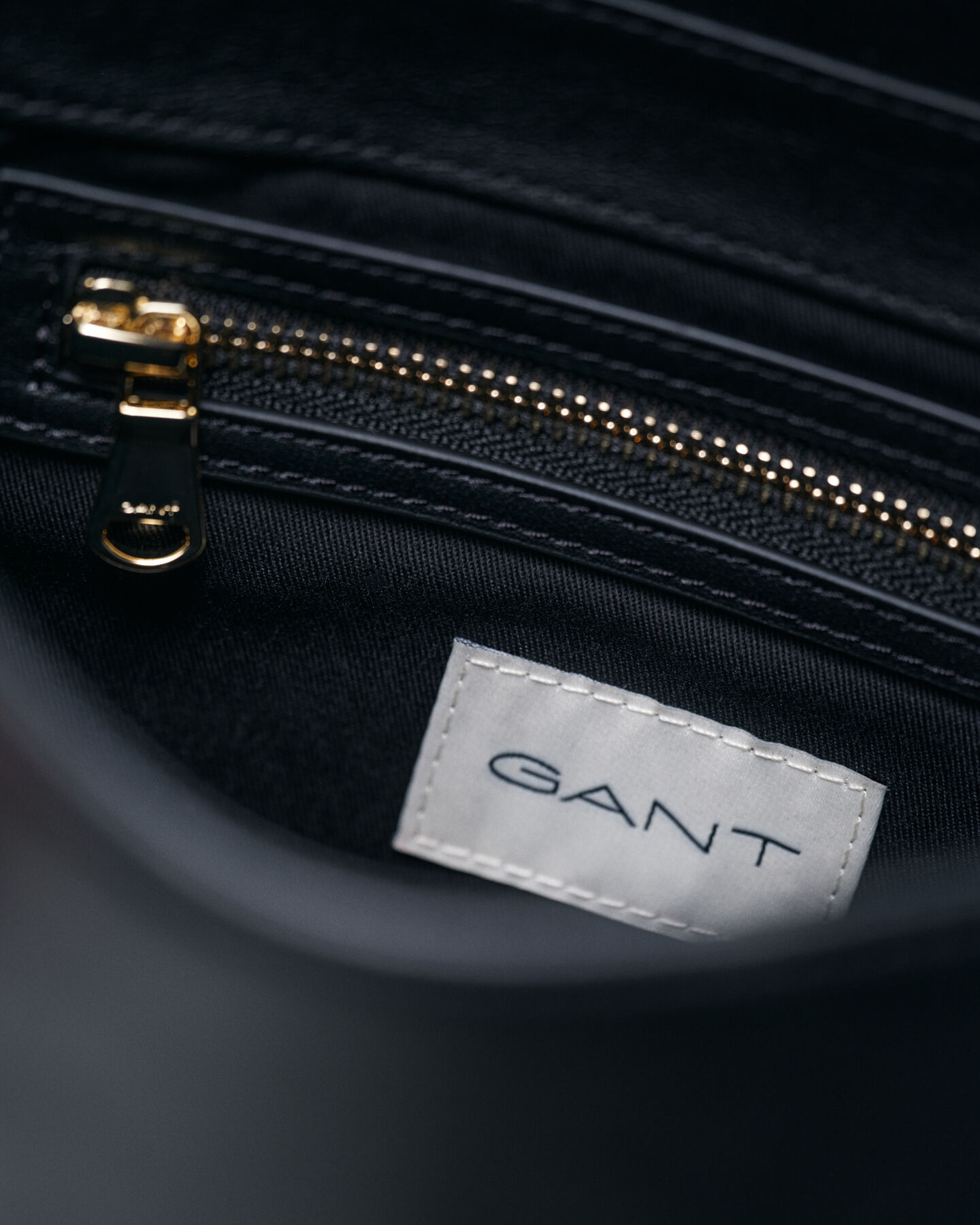 Skuldertaske af læder