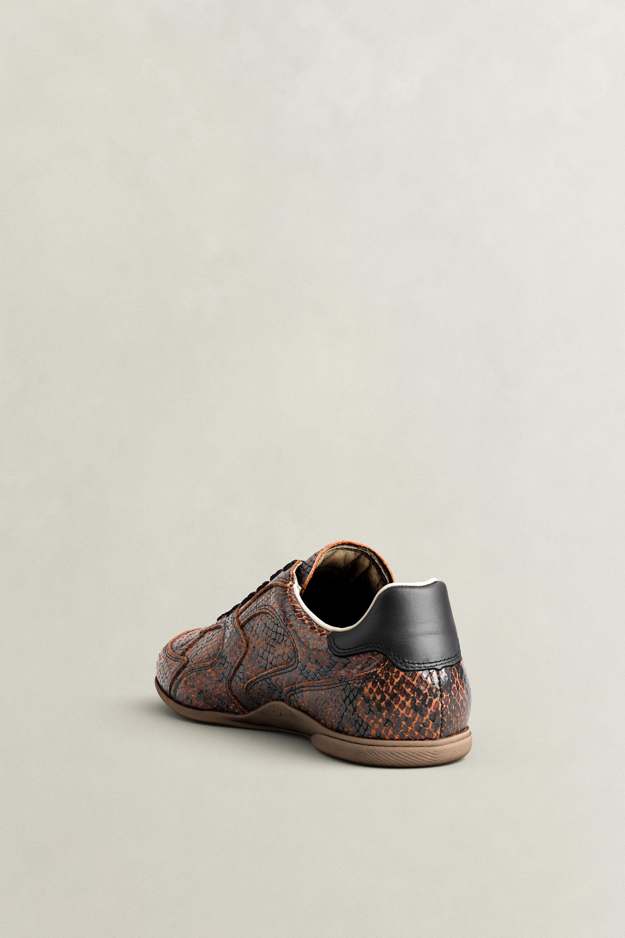 Sperly lædersneakers med prægning af slangeskind
