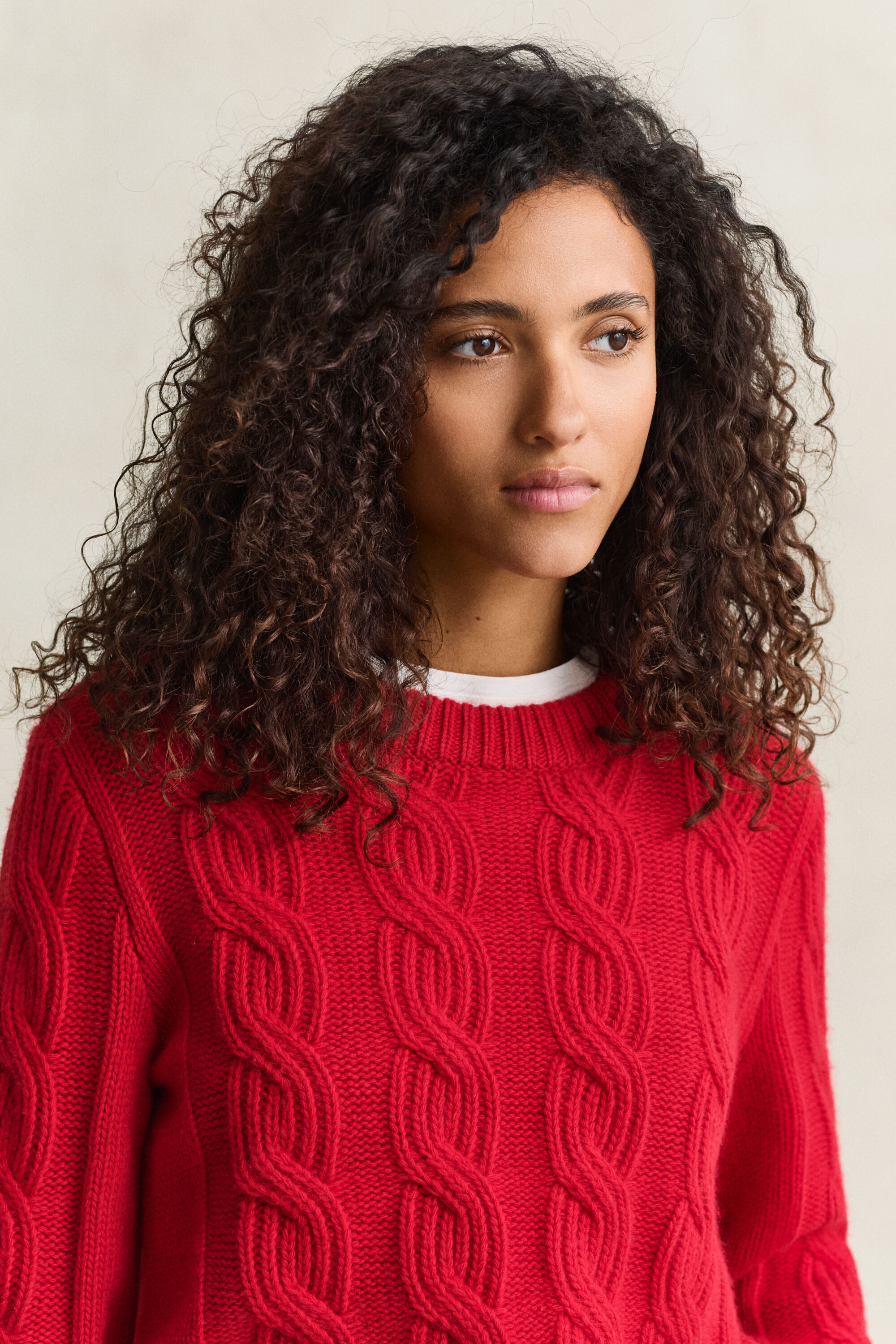 Kabelstrikket sweater i uldblanding