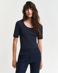 Top med rund halsudskæring