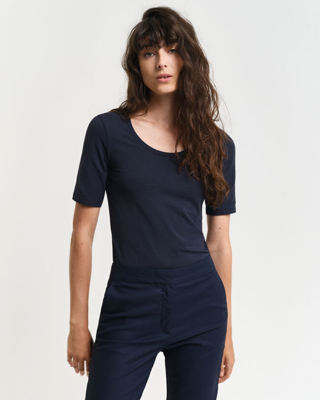 Top med rund halsudskæring