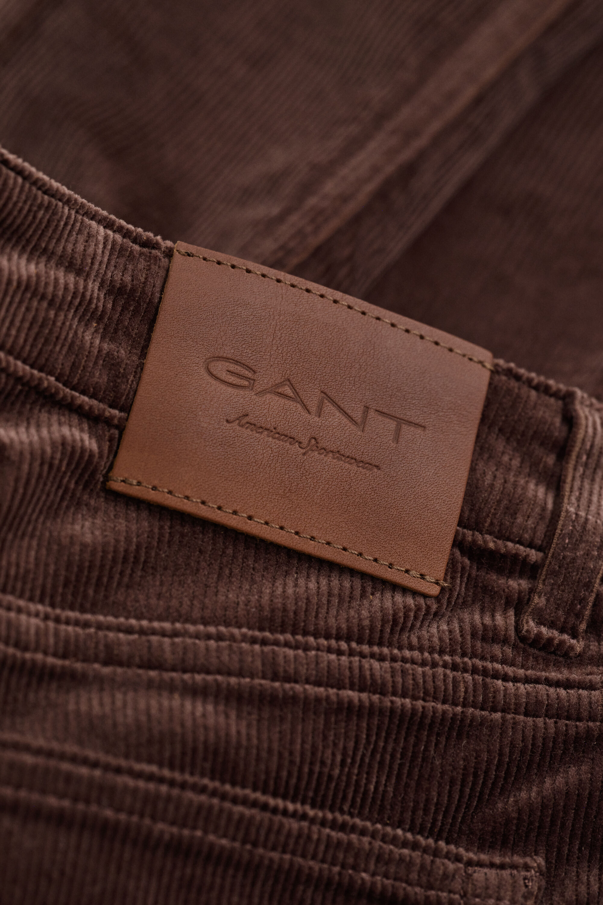 Jeans i jernbanefløjl med svaj