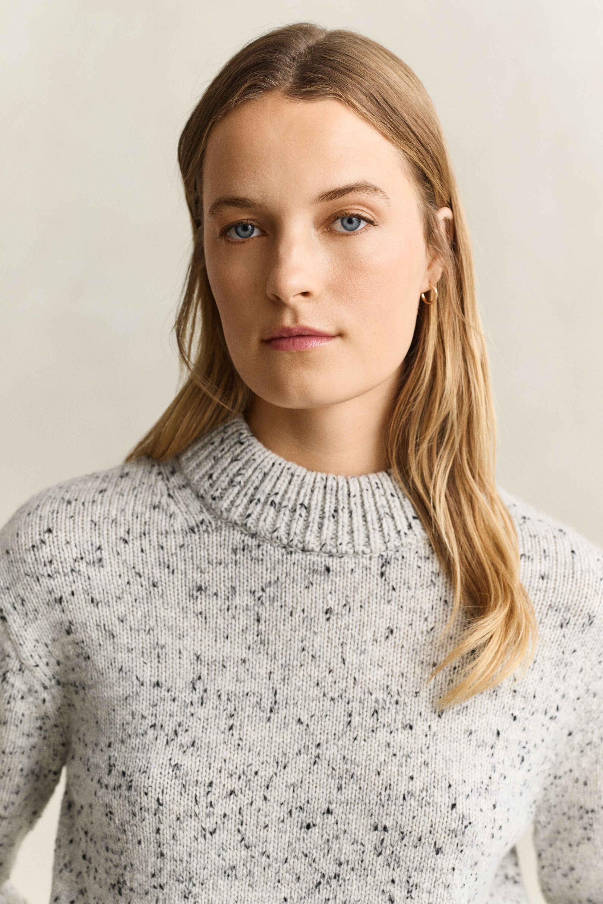 Sweater i uldblanding med nister