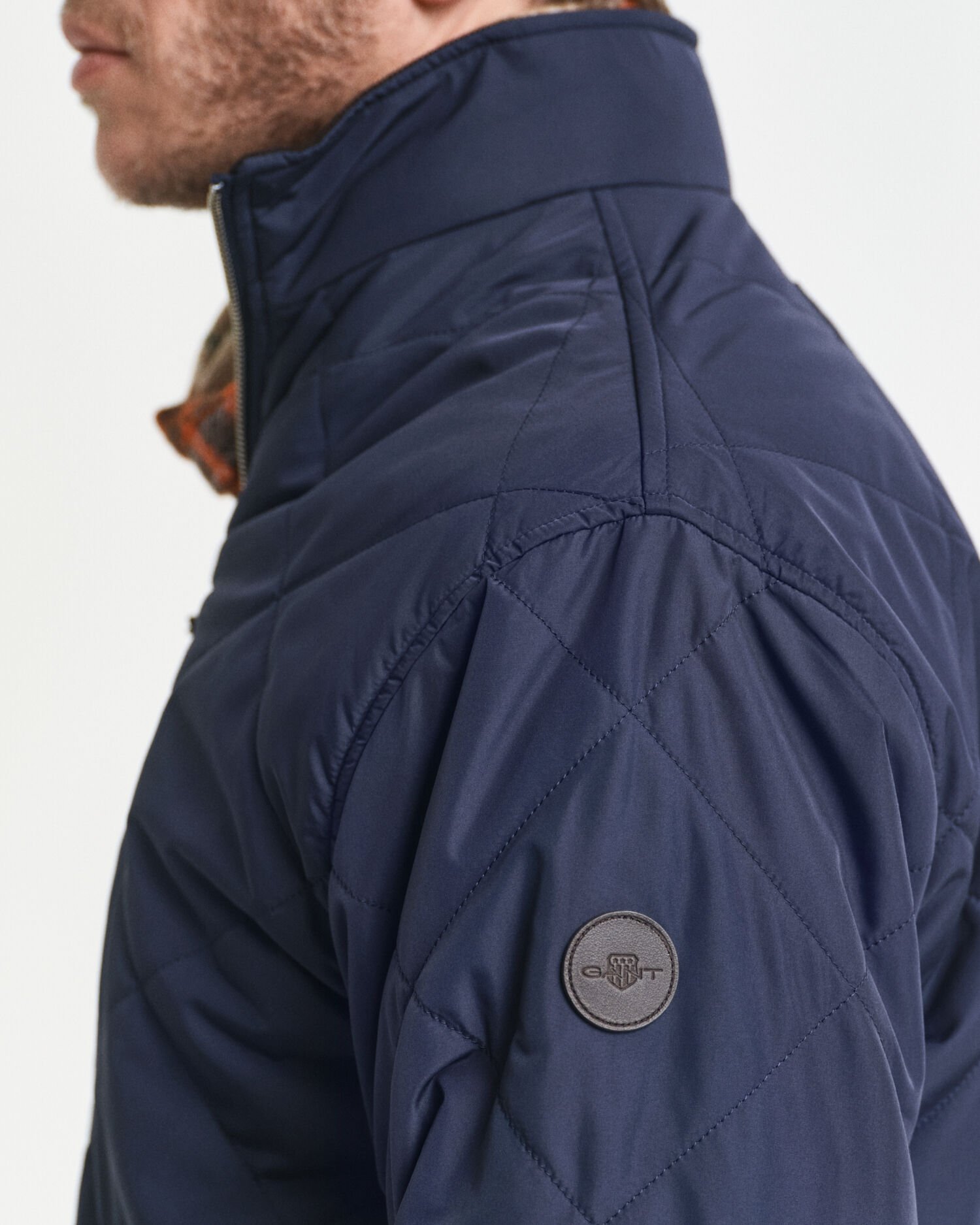 Vendbar jakke med stående krave