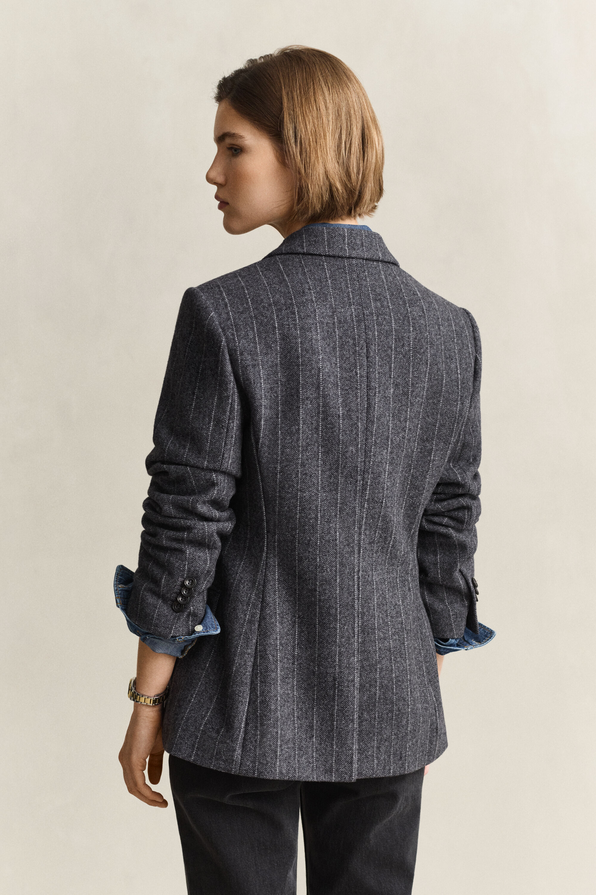 Nålestribet blazer i timeglassilhuet