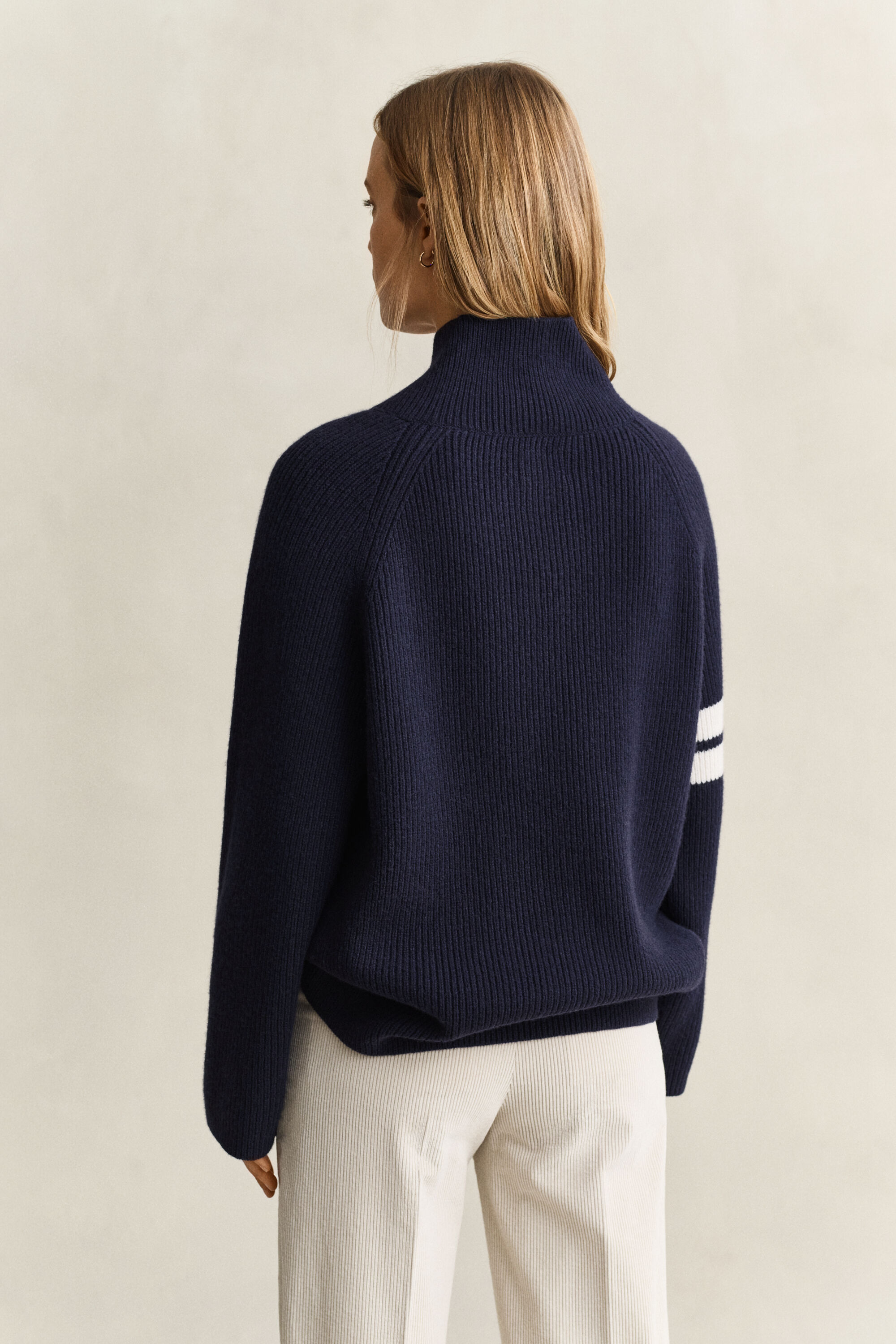 Ribstrikket sweater i uld