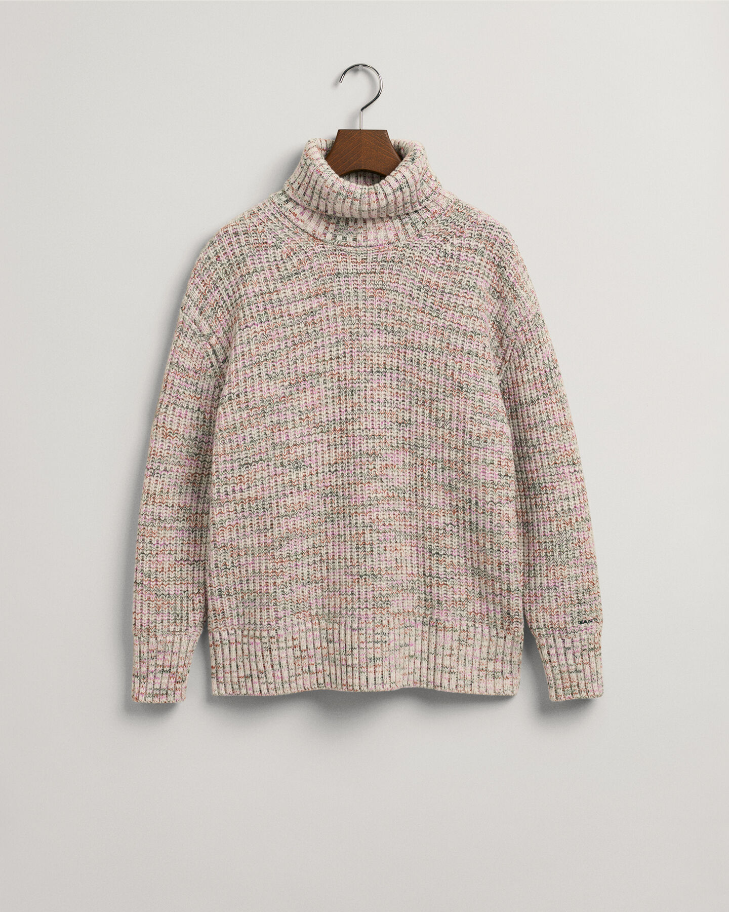 Flerfarvet sweater med rullekrave