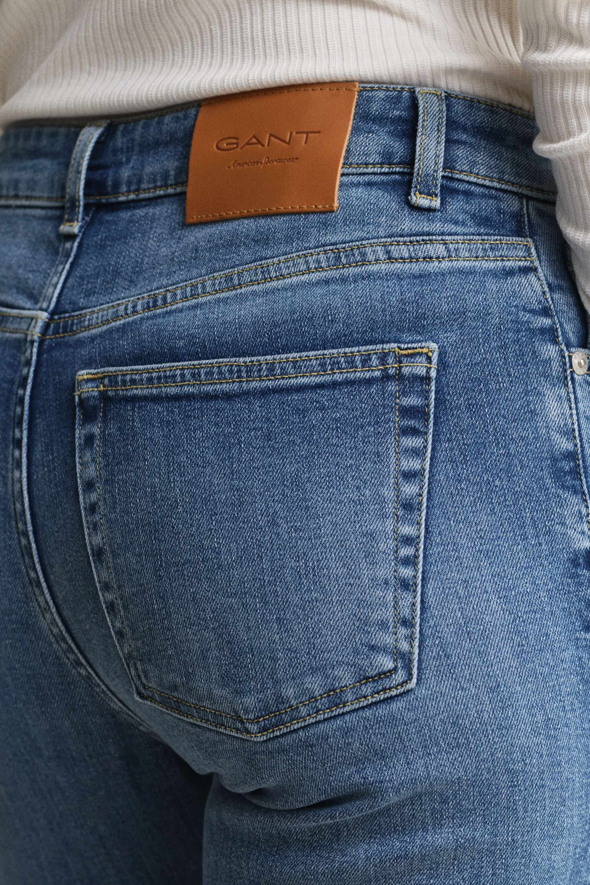 Slanke jeans med stræk og svaj