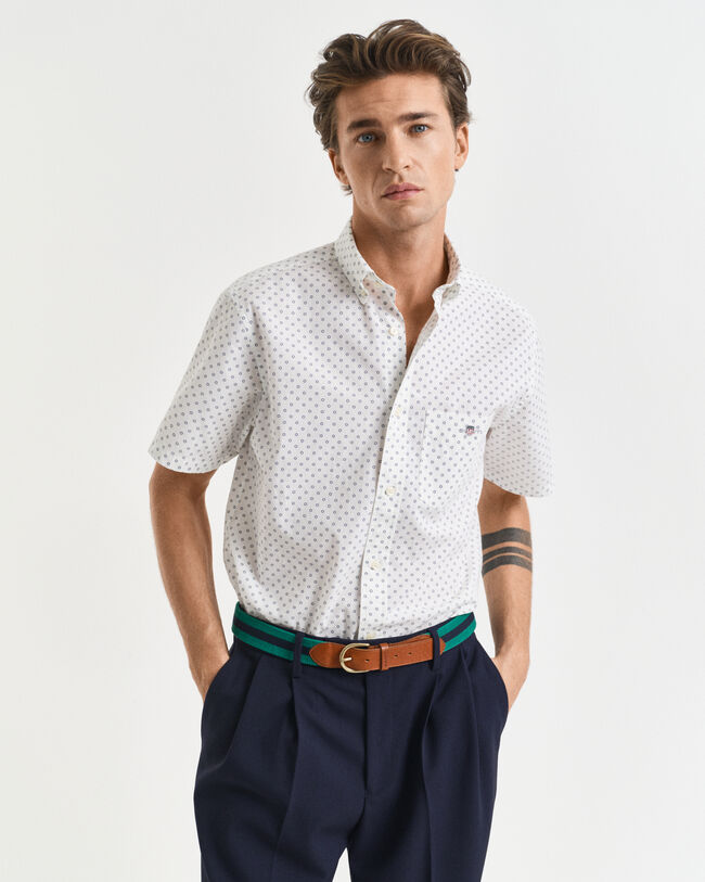 Regular fit skjorte med mikrotryk og korte &aelig;rmer