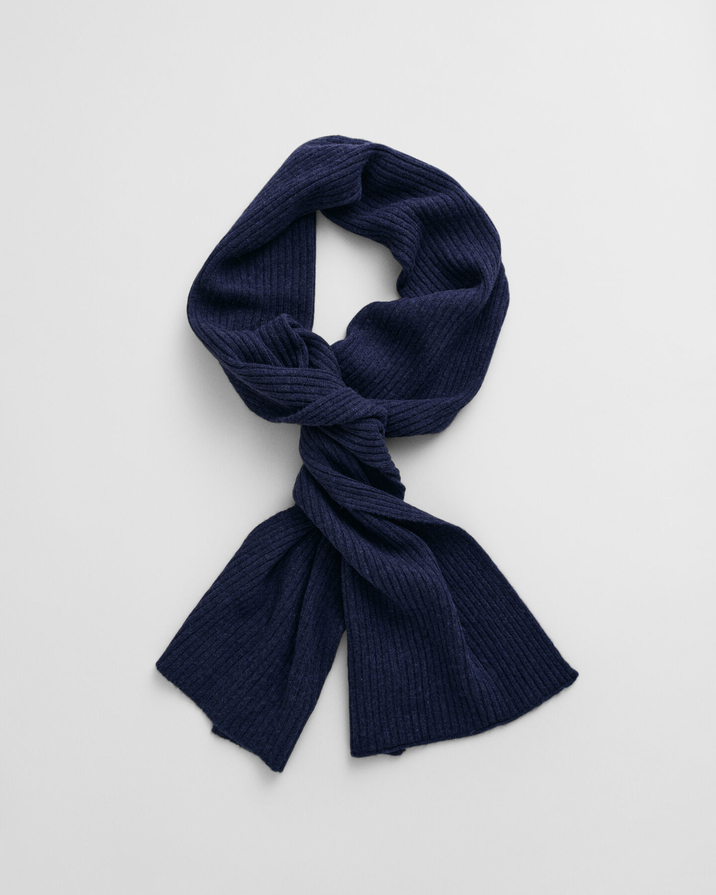 Gavesæt med beanie og halstørklæde i uld