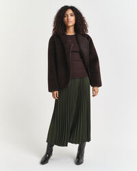 Crewneck sweater af strækbomuld med kabelstrik