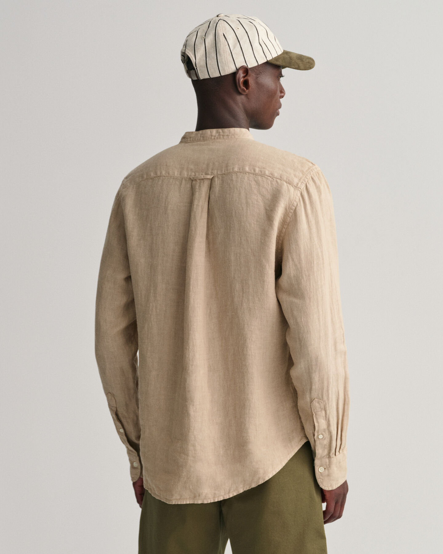 Regular fit garment-dyed hørskjorte