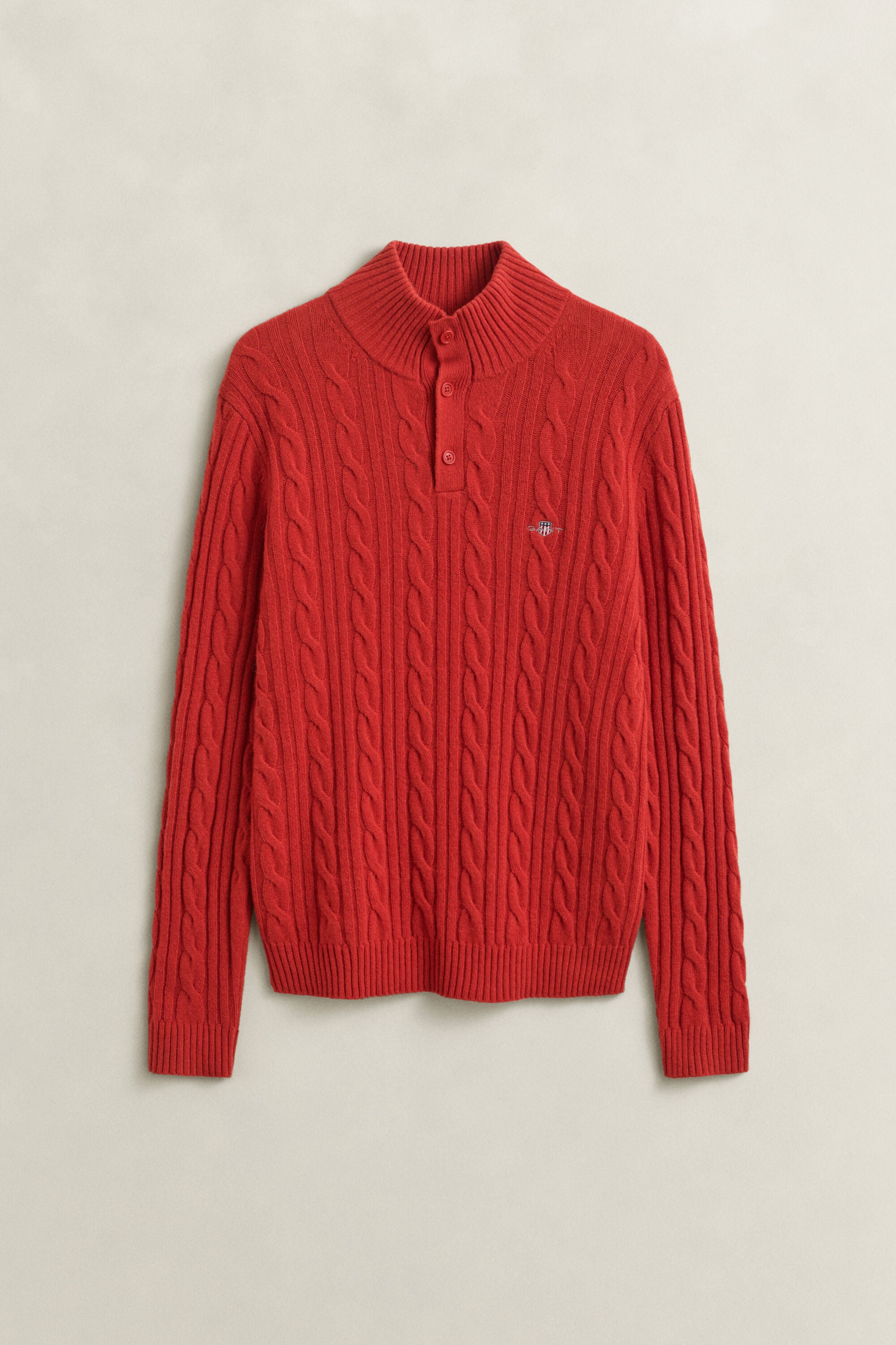 Kabelstrikket sweater med halv knaplukning i lammeuld