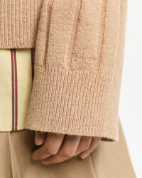 Sweater i uld med bred ribstrik og V-hals